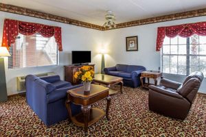 Alojamiento - Econo Lodge Inn & Suites