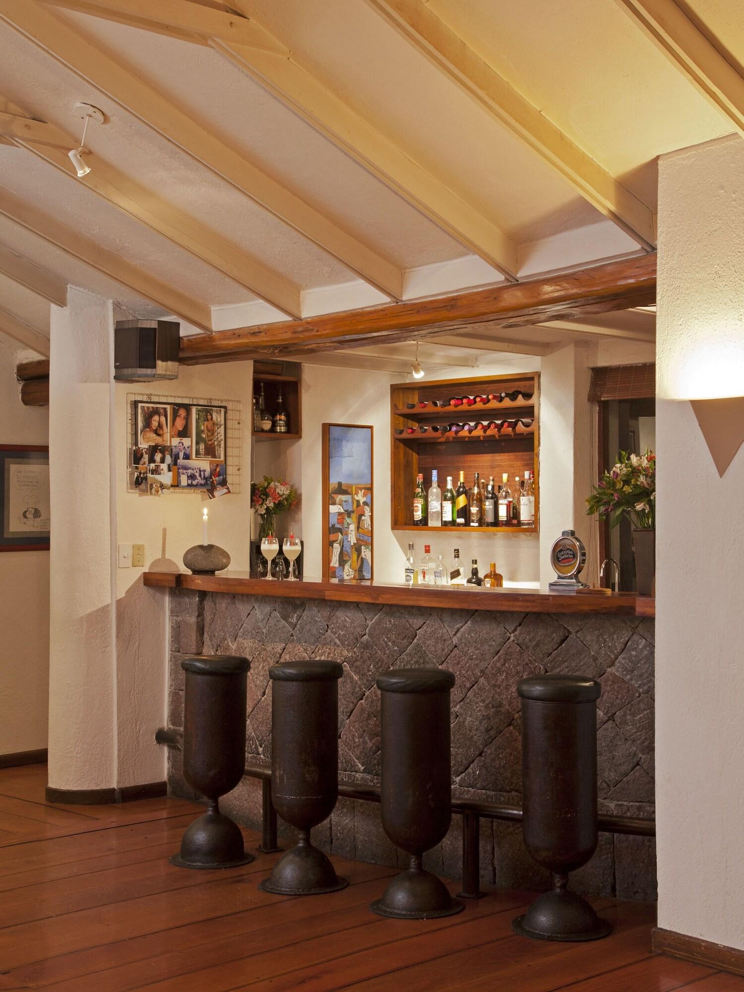 Bar/Salón Hotel El Crater