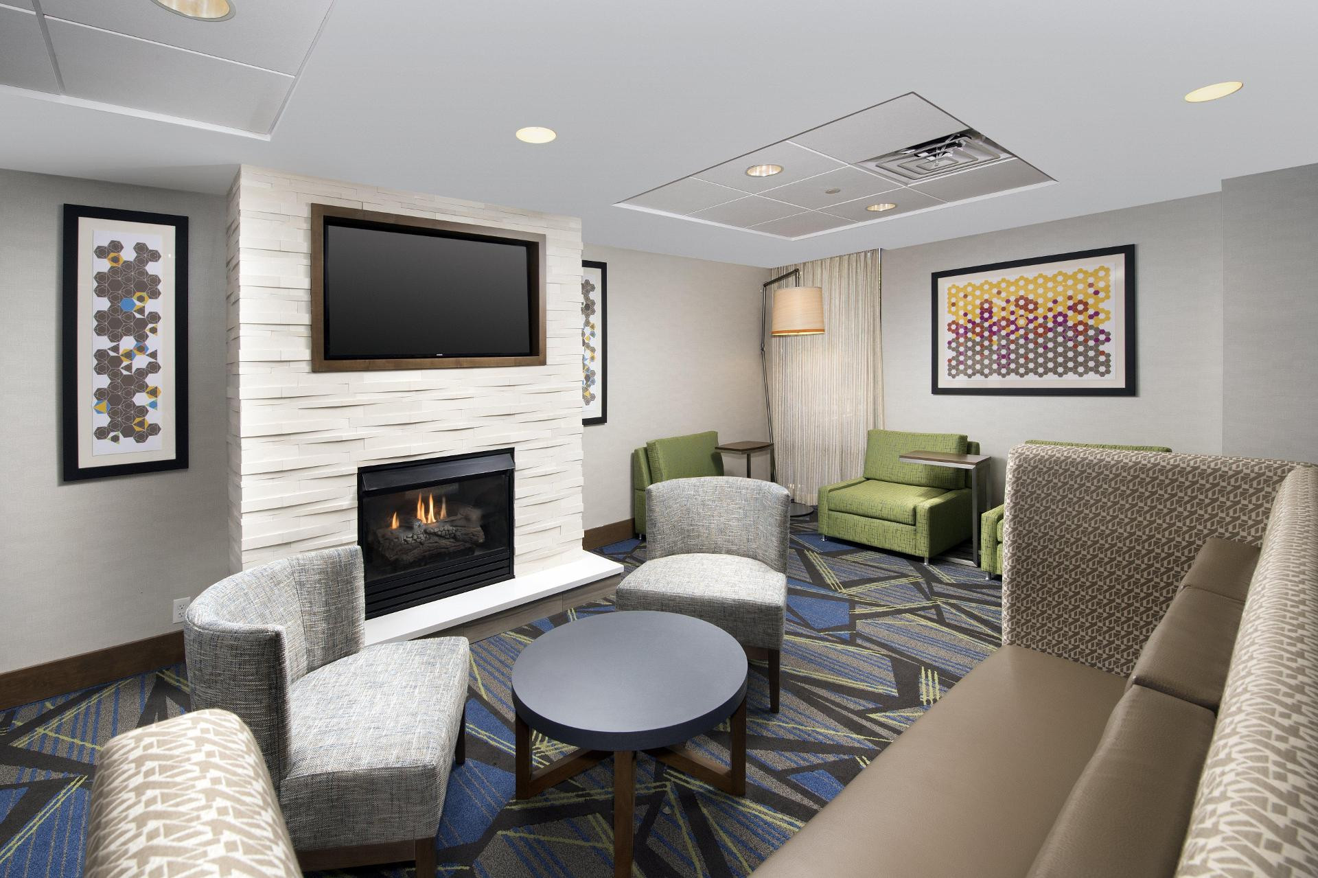 Vista Lobby Holiday Inn Express Andover North-Lawrence by IHG