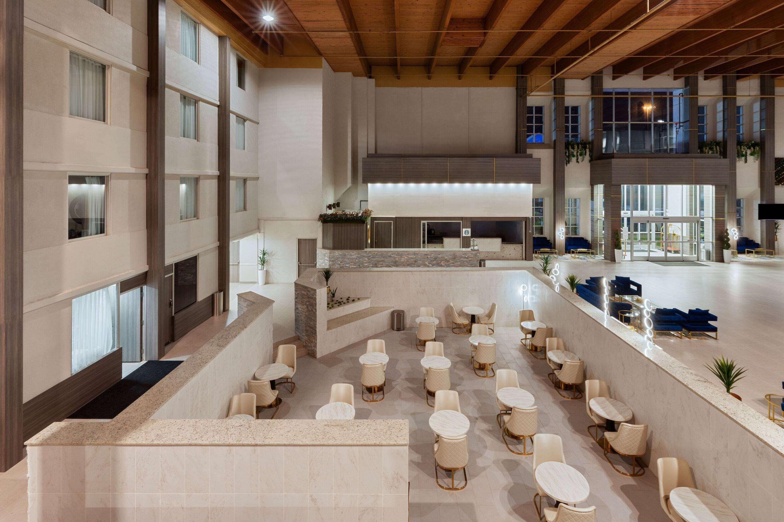 Vista Lobby Ramada by Wyndham DFW Airport