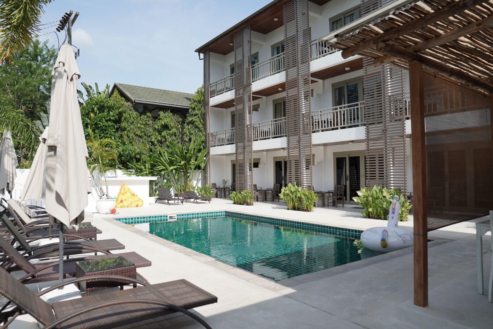 Vista Exterior Ampha Place Hotel