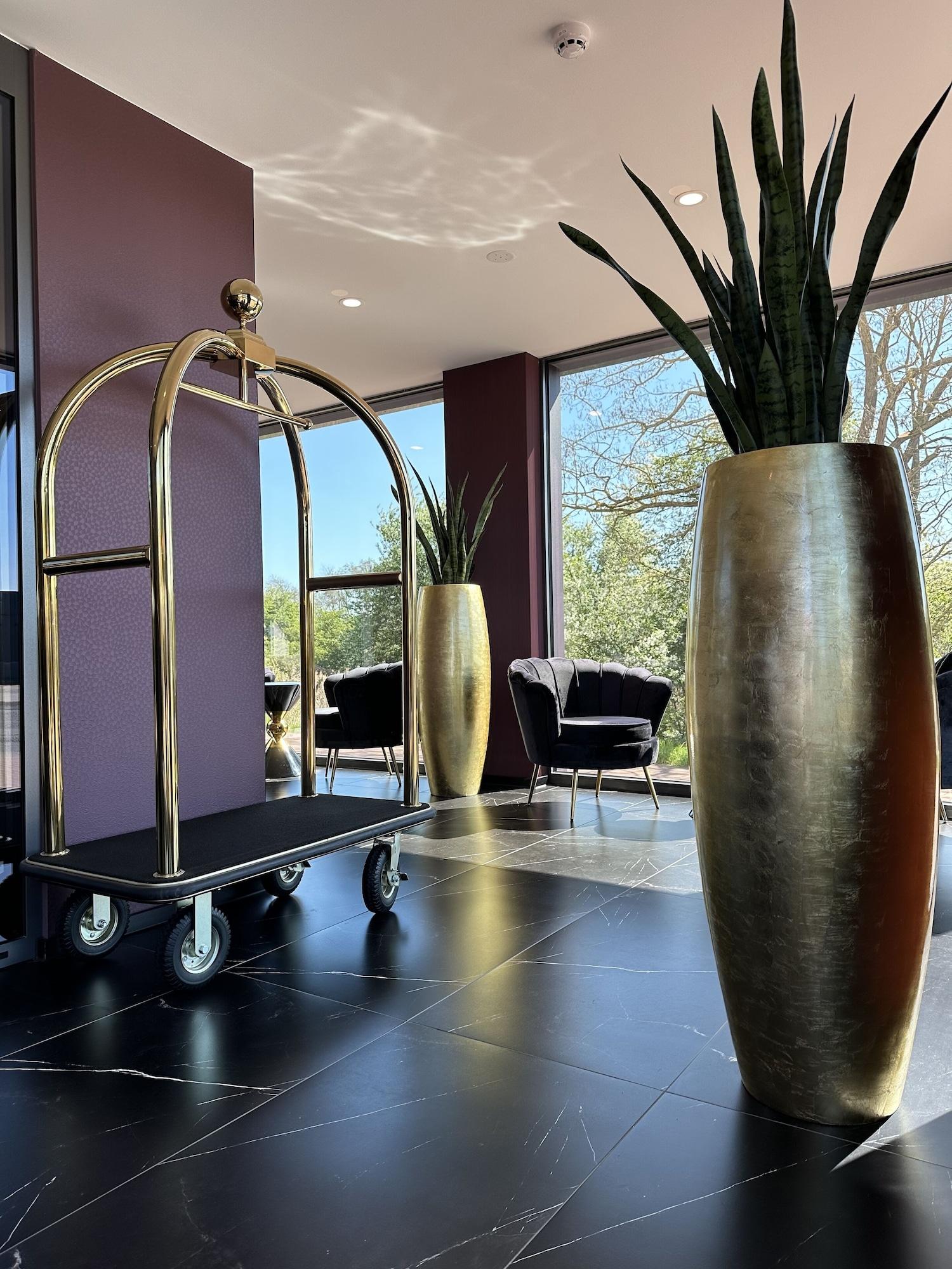 Vista Lobby Primetime Hotel