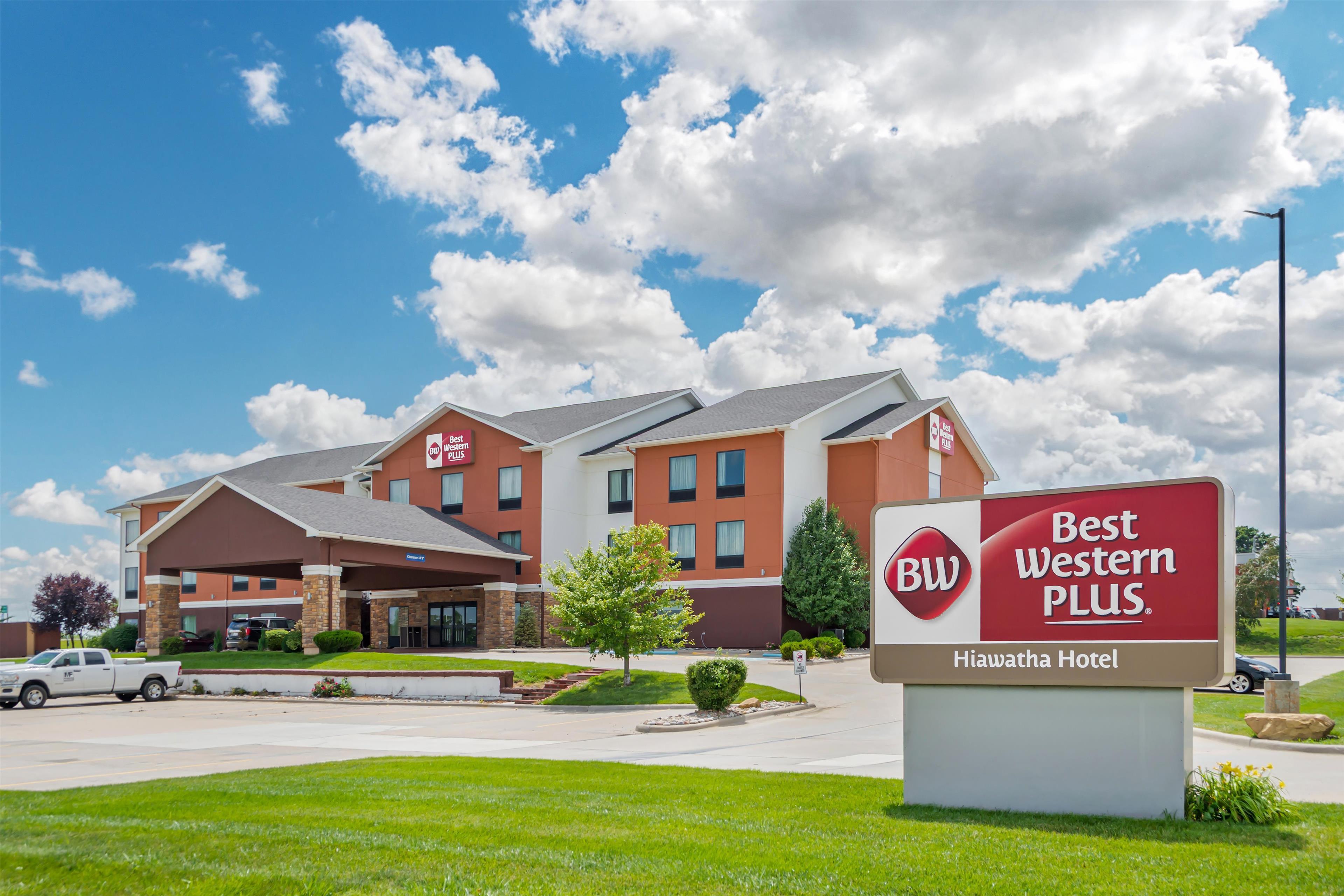 Vista Exterior Best Western Plus Hiawatha Hotel