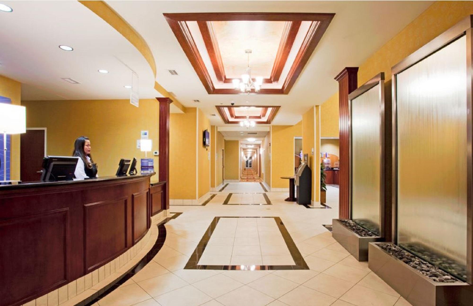 Vista Lobby Holiday Inn Express Reno Airport by IHG
