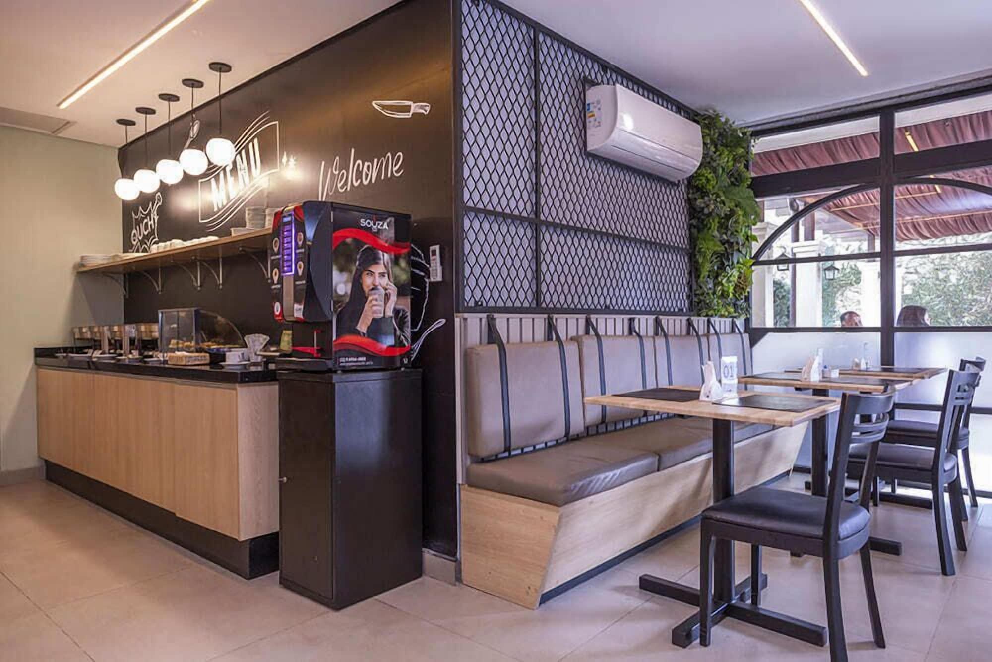 Bar/Salón Hotel Marbor