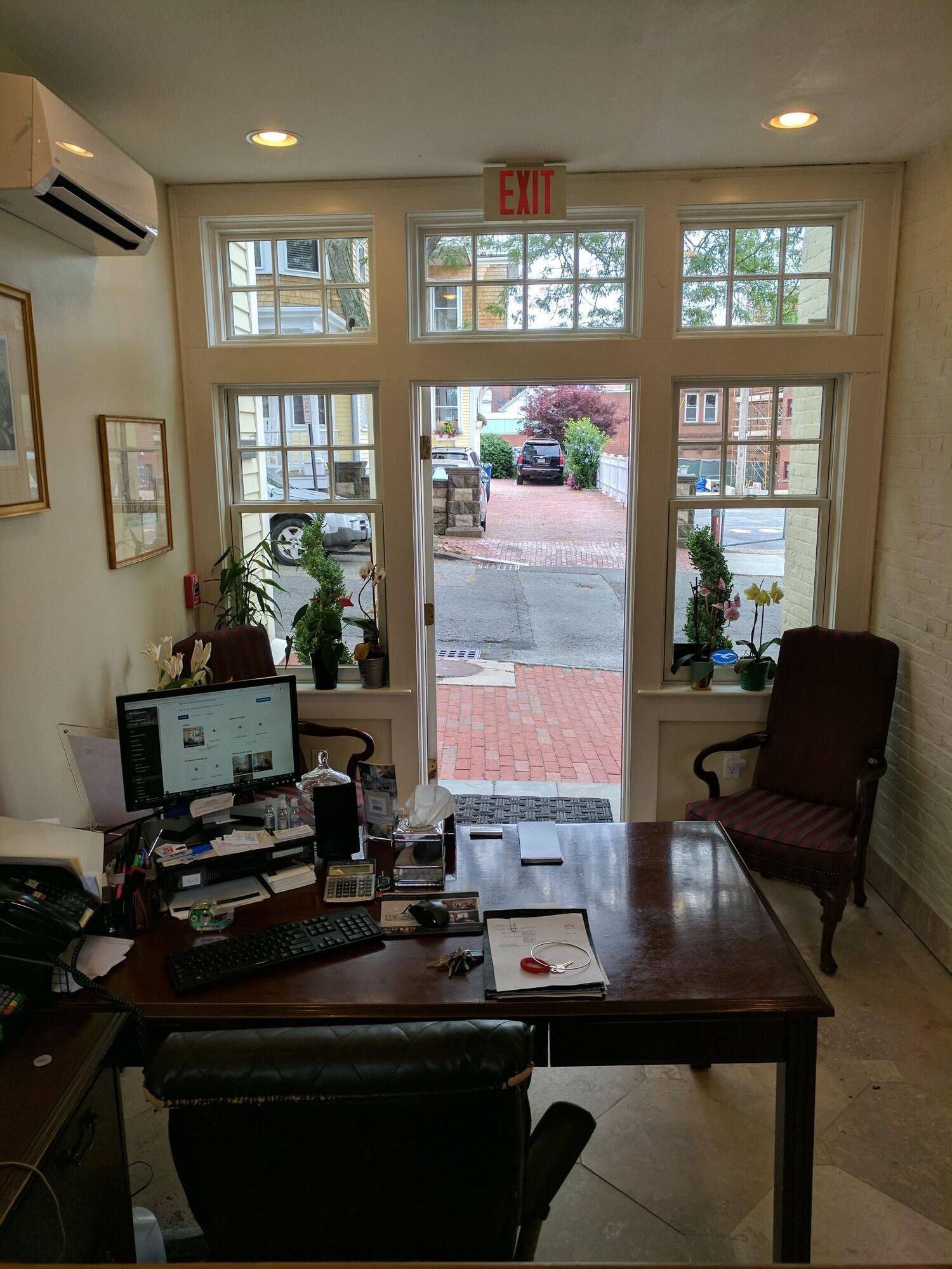 Vista Lobby Pelham Court Hotel