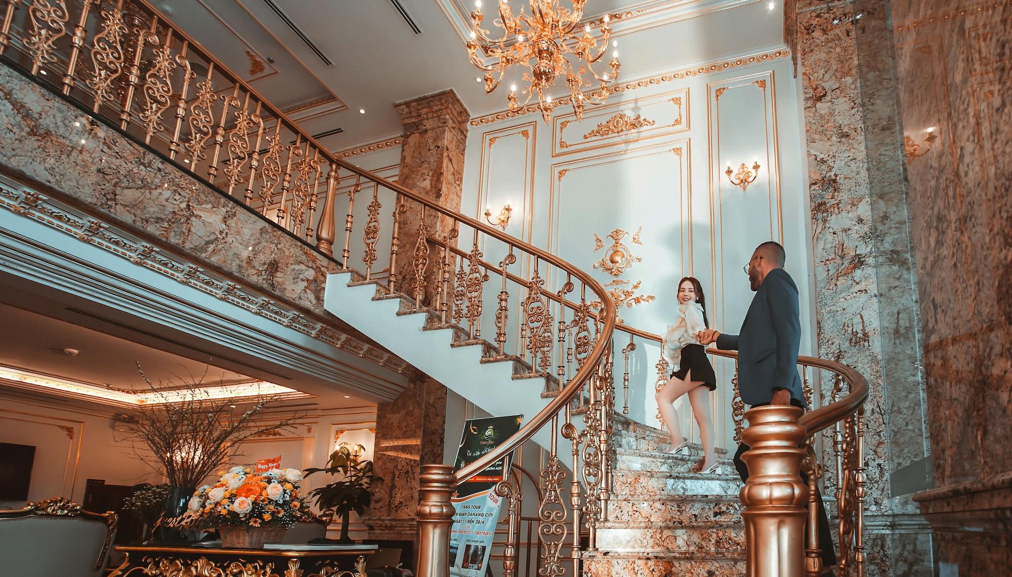 Vista Lobby Monarque Hotel