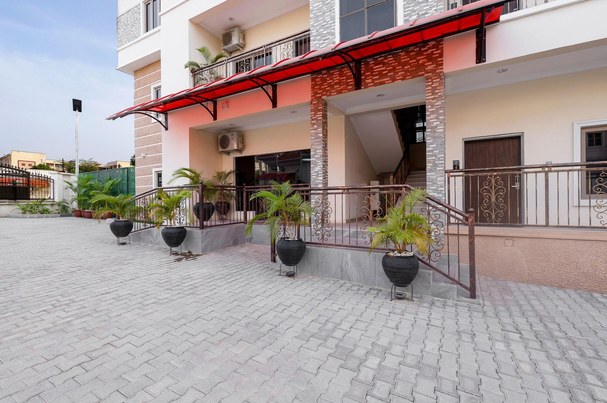 Vista Exterior BKT Cribs - Apartments & Suites