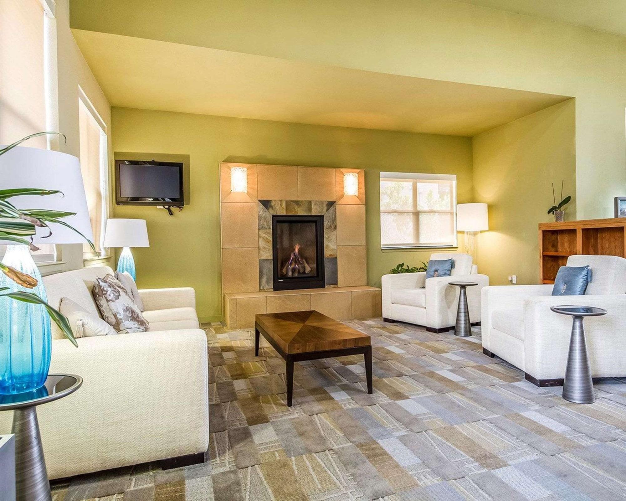 Vista Lobby Gaia Hotel & Spa Redding, an Ascend Collection Hotel