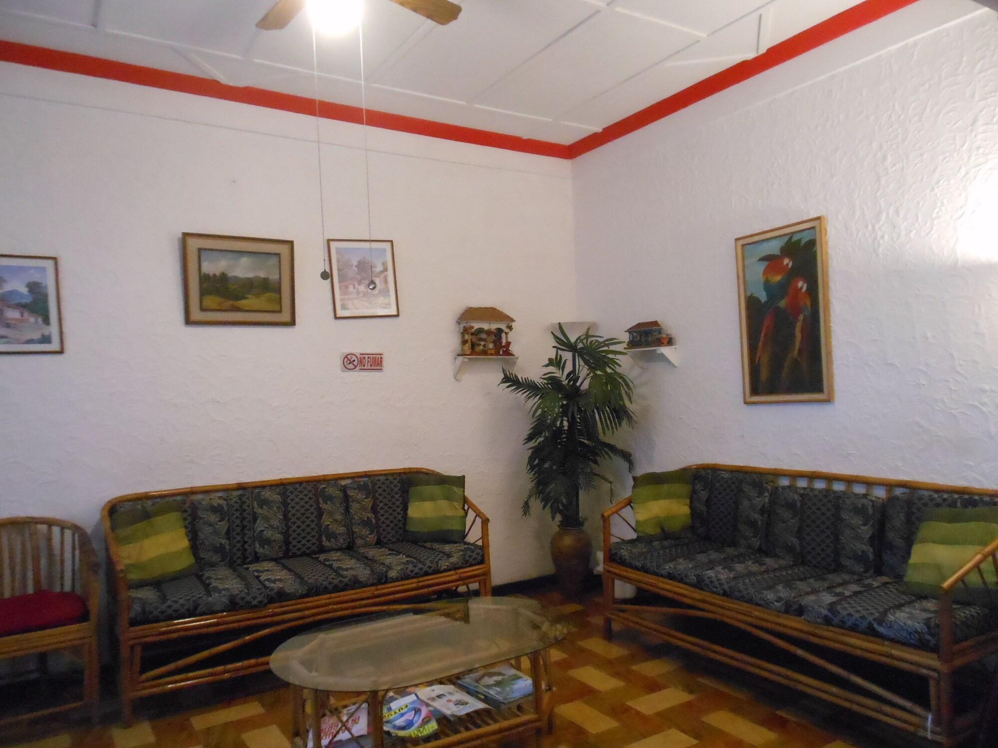 Vista Lobby Ara Macao Inn