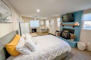 Alquiler Vacacional - Charming Studio 2 Blocks from Light Rail & Downtown Bike Path!