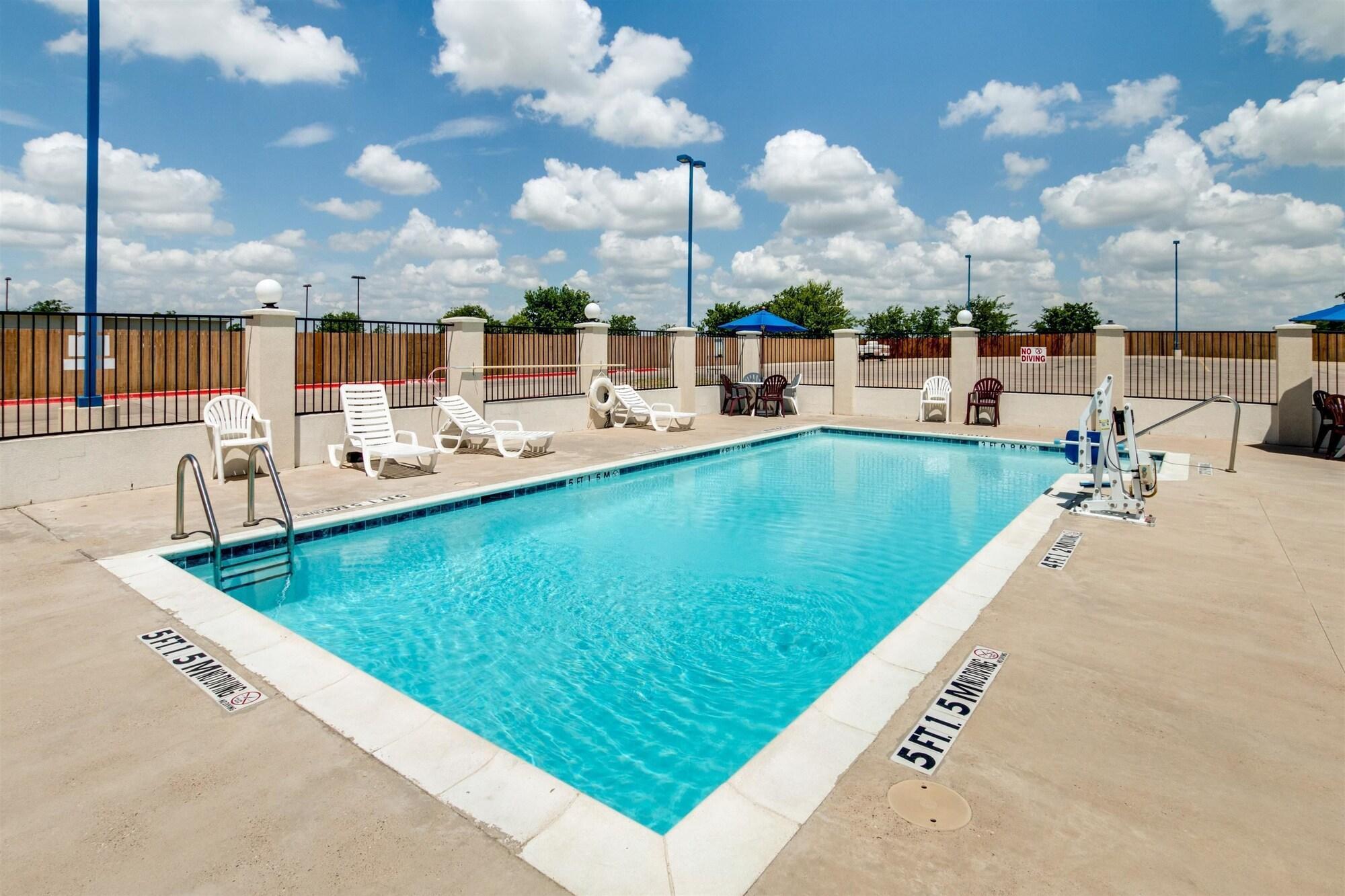 Vista Piscina Motel 6 Cleburne, TX