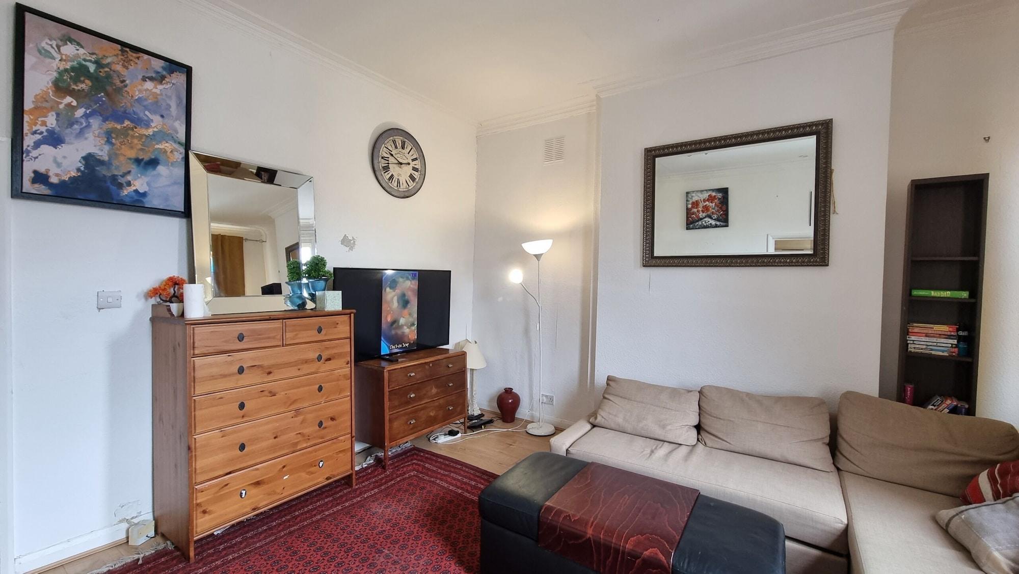 Varios Extra Large One Bedroom Flat With Parking