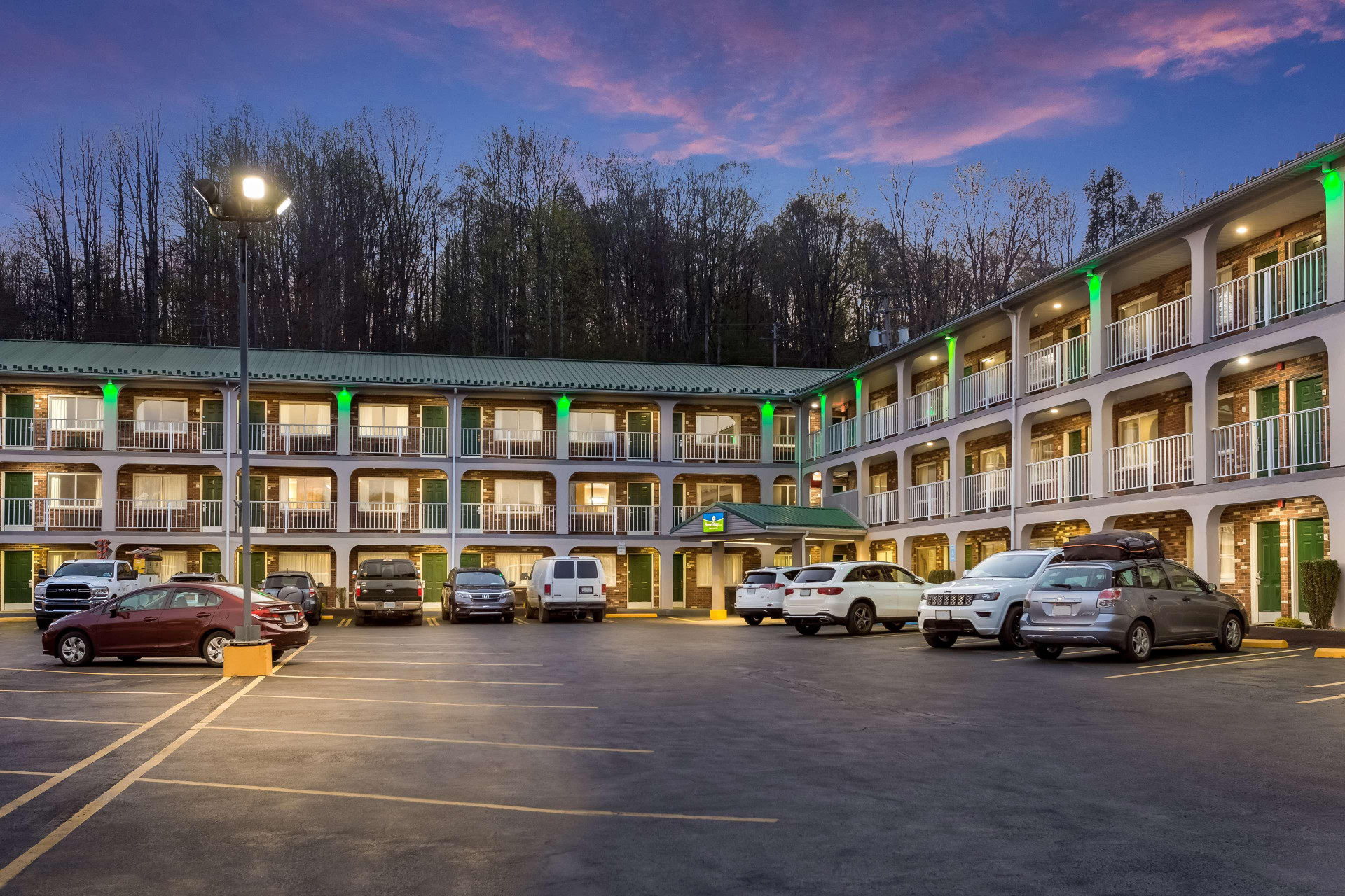 Varios SureStay Hotel by Best Western Summersville