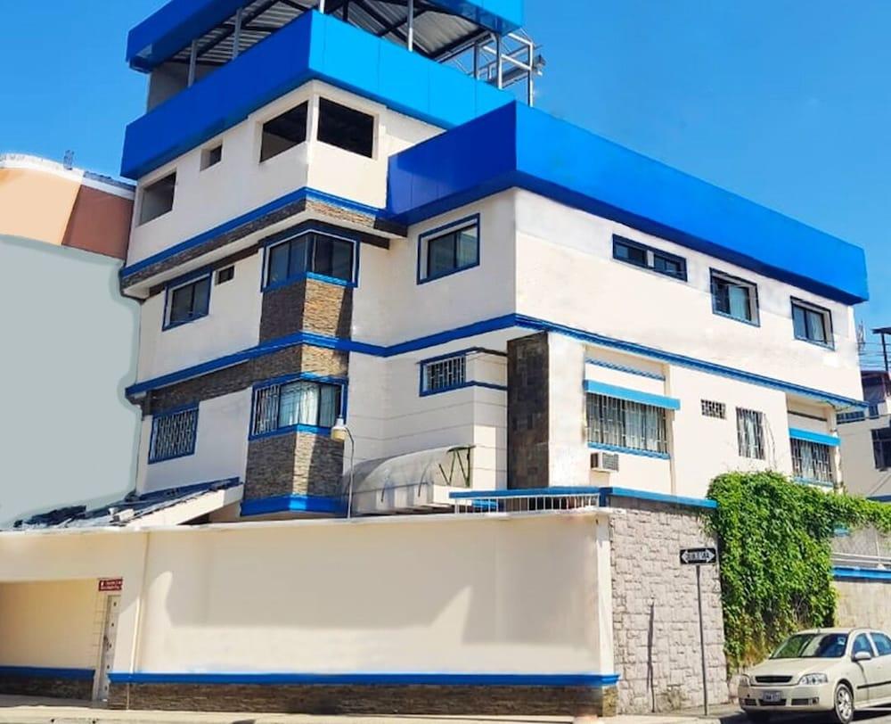 Varios Murali Hostal Guayaquil