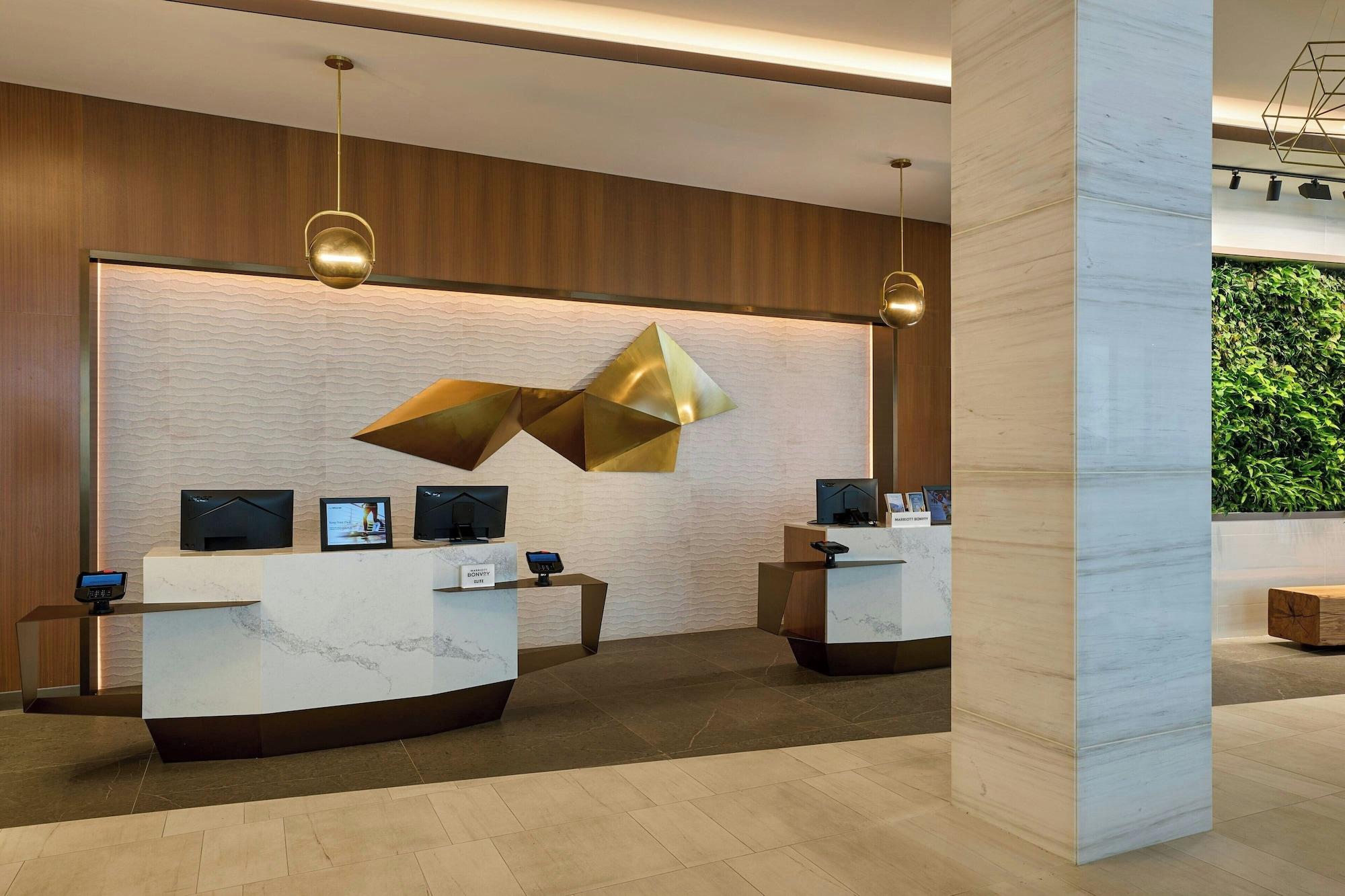 Vista Lobby The Westin Flushing Laguardia Airport