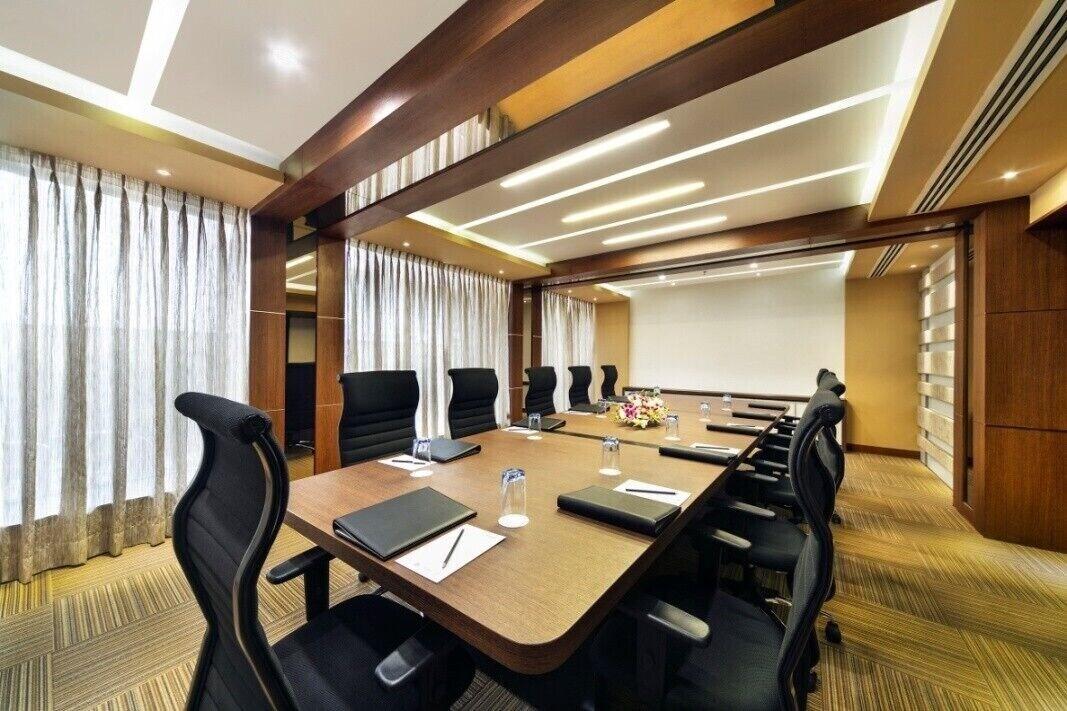 Sala de Reuniones Grand Kakinada by GRT Hotels