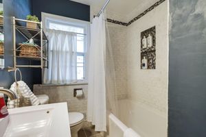 Alquiler Vacacional - Inviting Minneapolis Vacation Rental w/ Game Room!