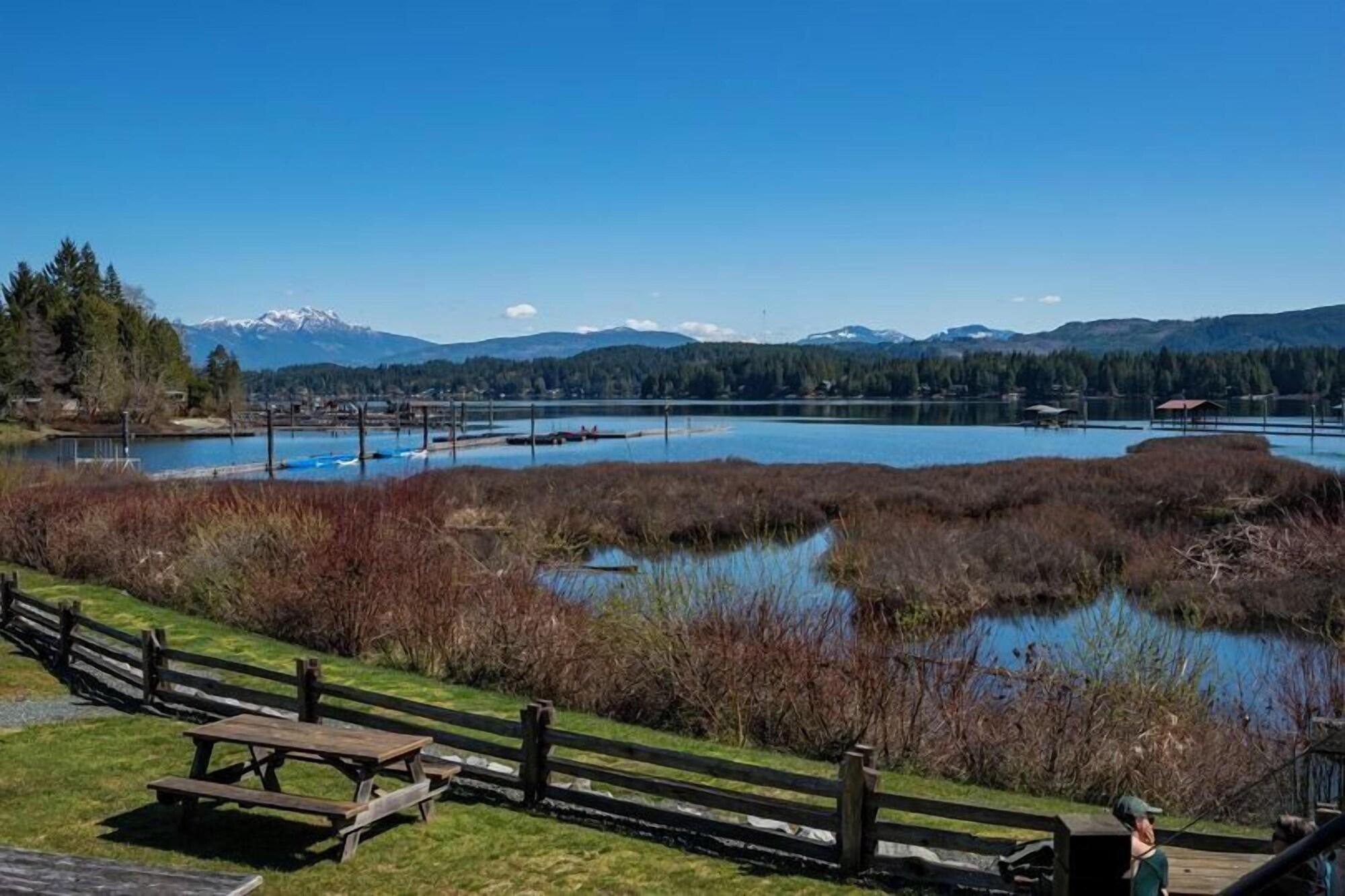 Vista Exterior Sproat Lake Landing Resort