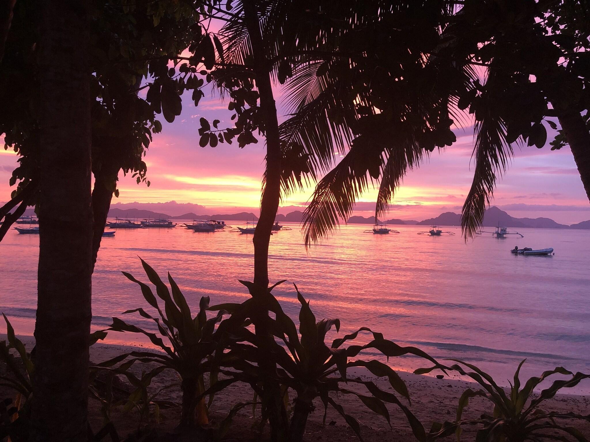 Playa El Nido Mahogany Beach