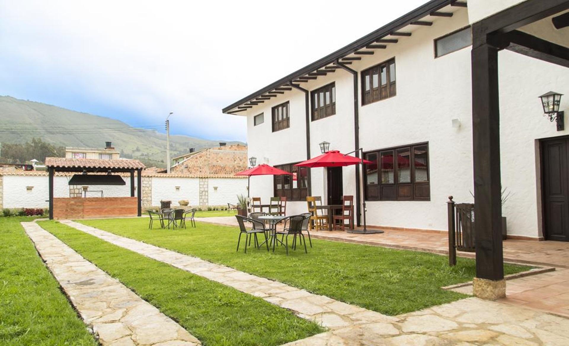 Vista Exterior Casona Quesada