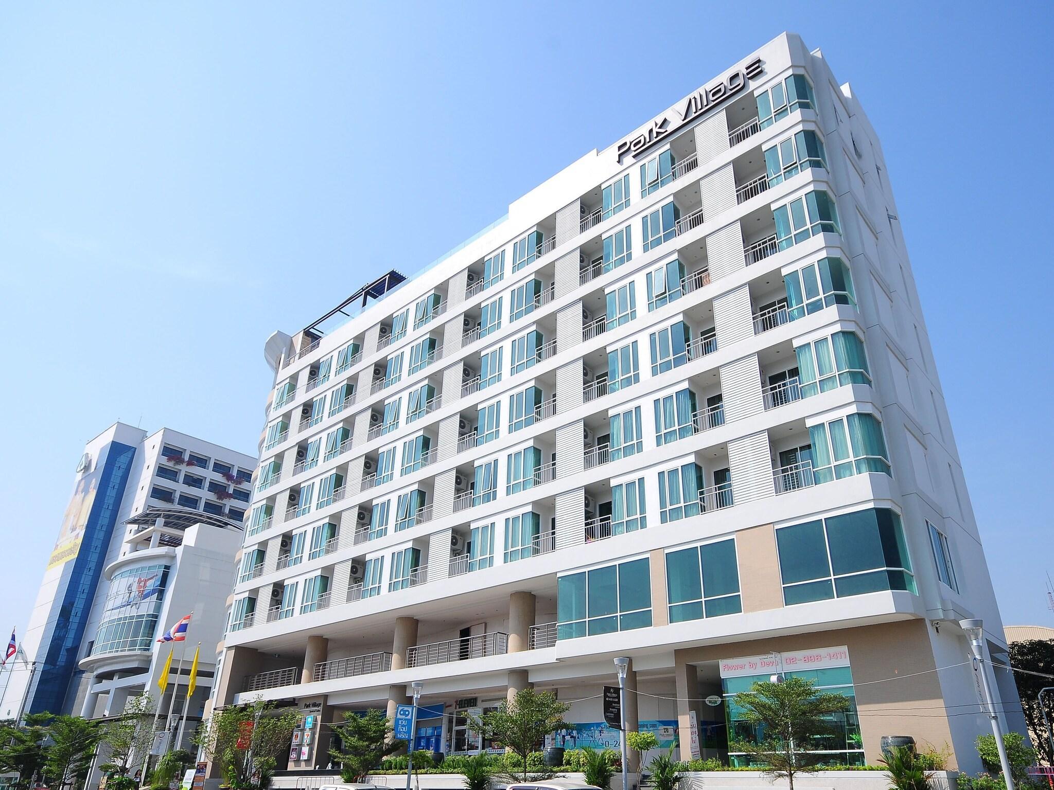 Vista Exterior Park Village Rama II Serviced Suites & Residence