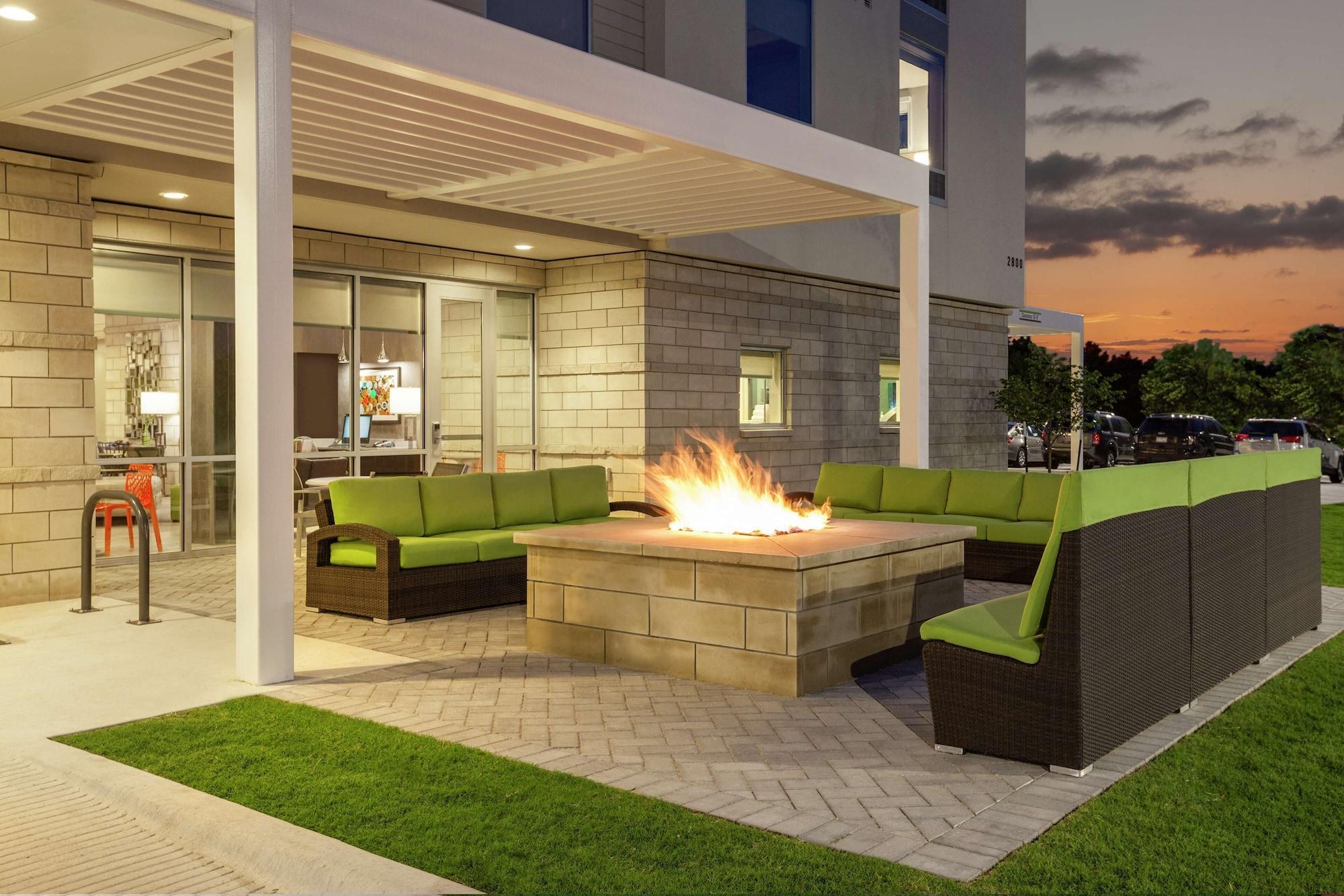Vista Exterior Home2 Suites by Hilton Austin North/Near the Domain