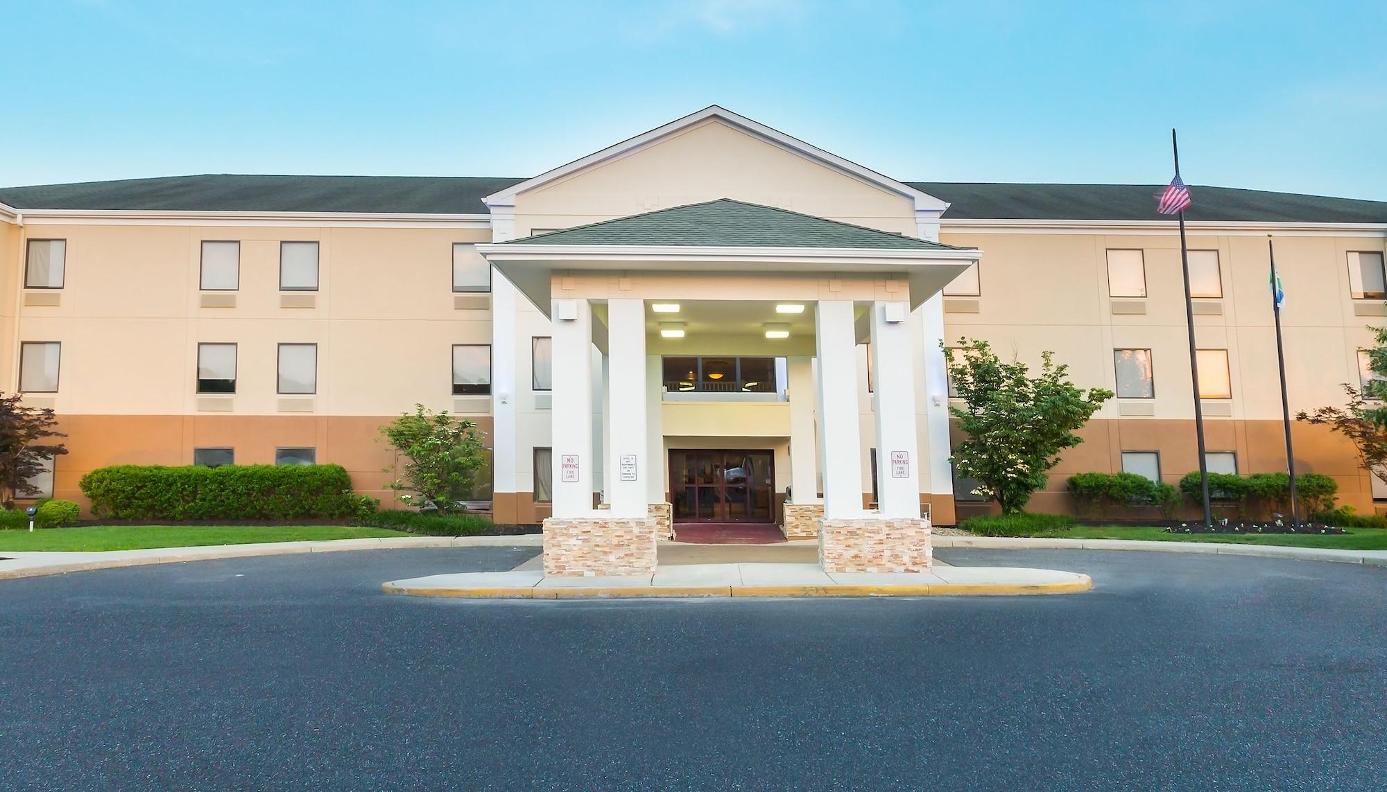 Vista Exterior Holiday Inn Express Hotel & Suites Mt. Holly by IHG