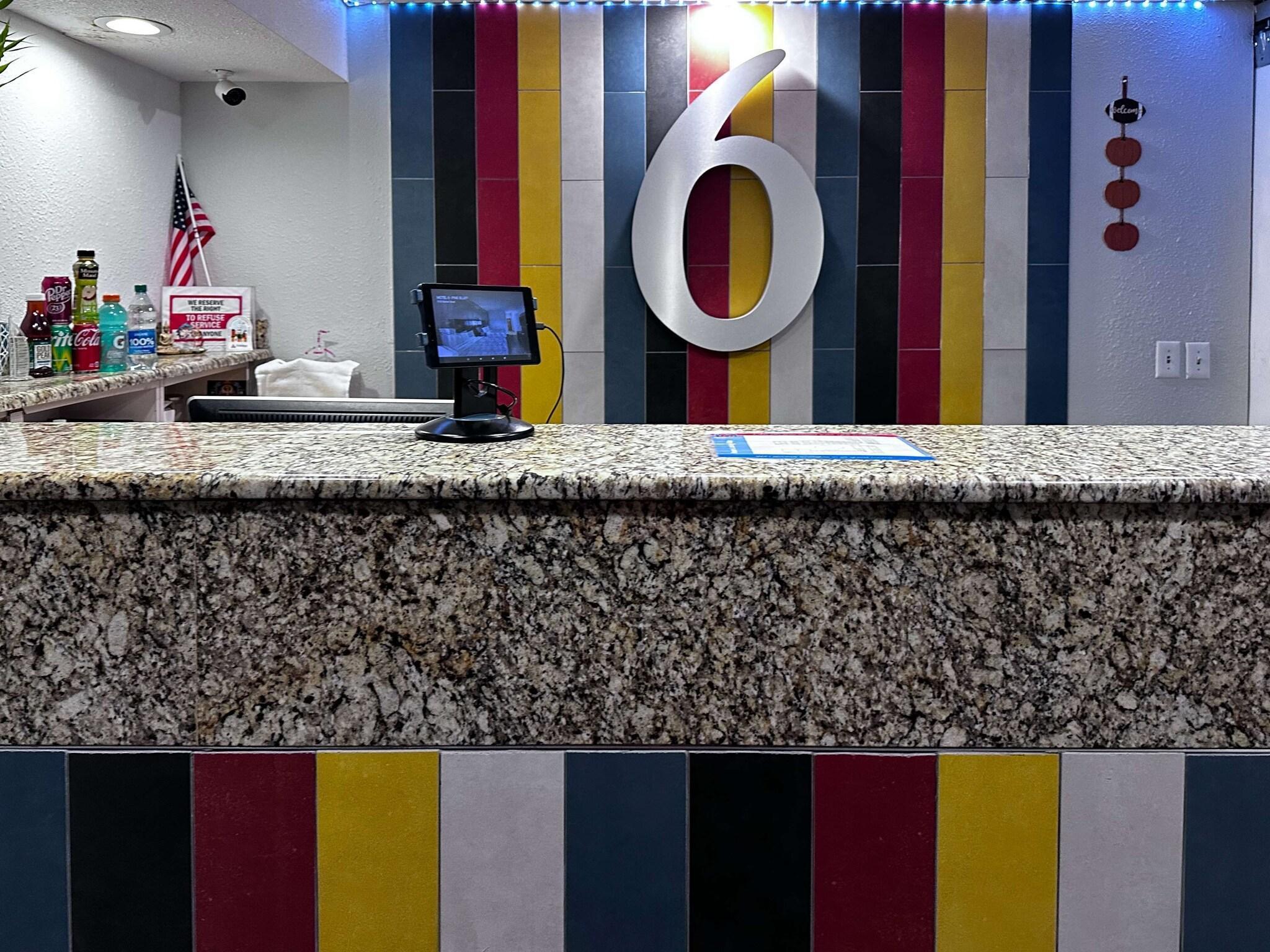 Vista Lobby Motel 6 Pine Bluff, AR