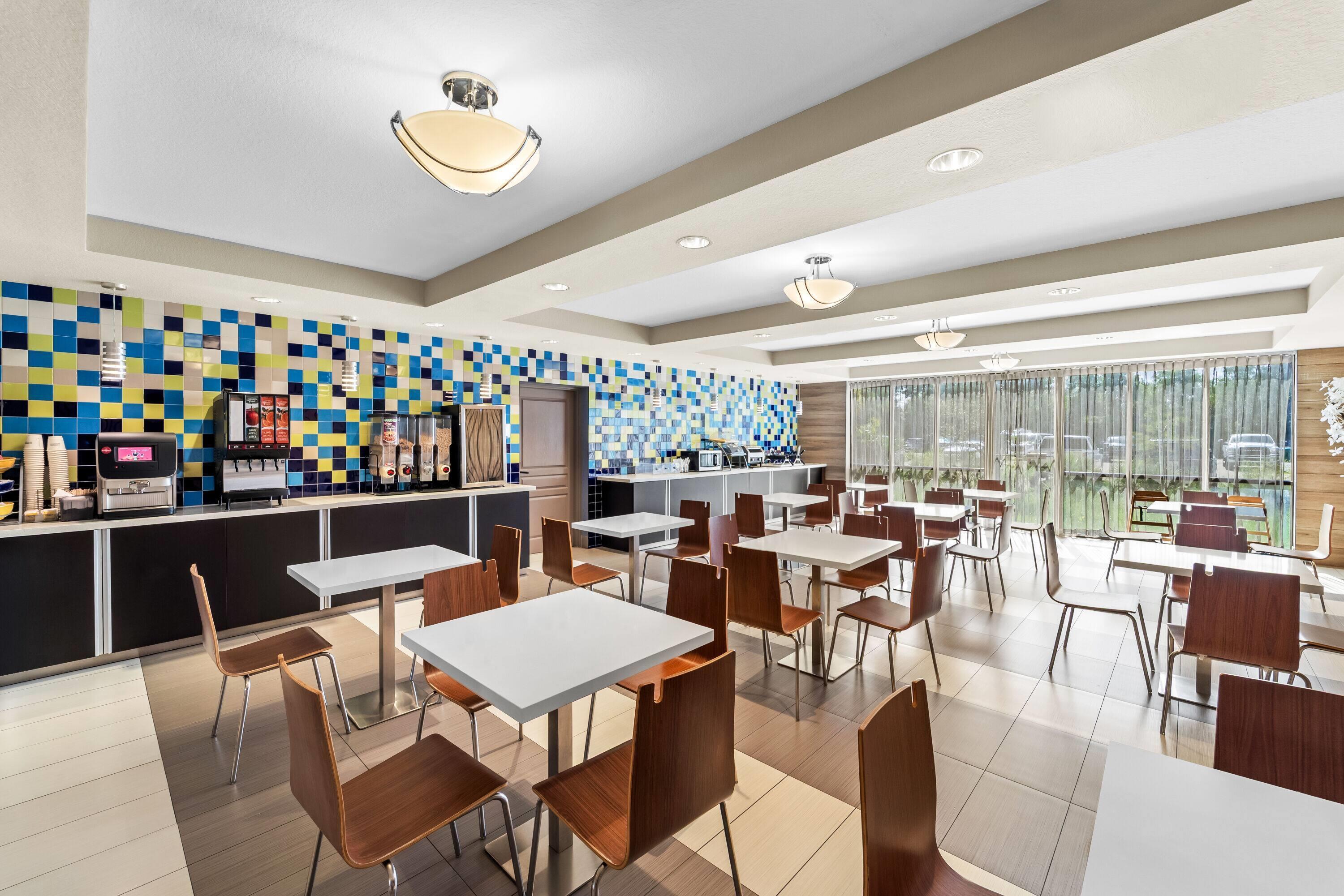 Restaurant Days Inn by Wyndham Fort Myers Nr JetBlue