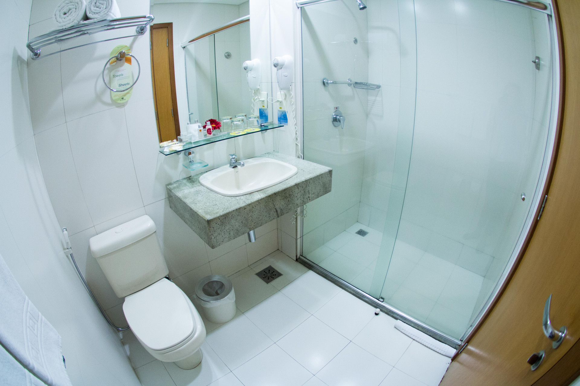 Baño Comfort Hotel Manaus