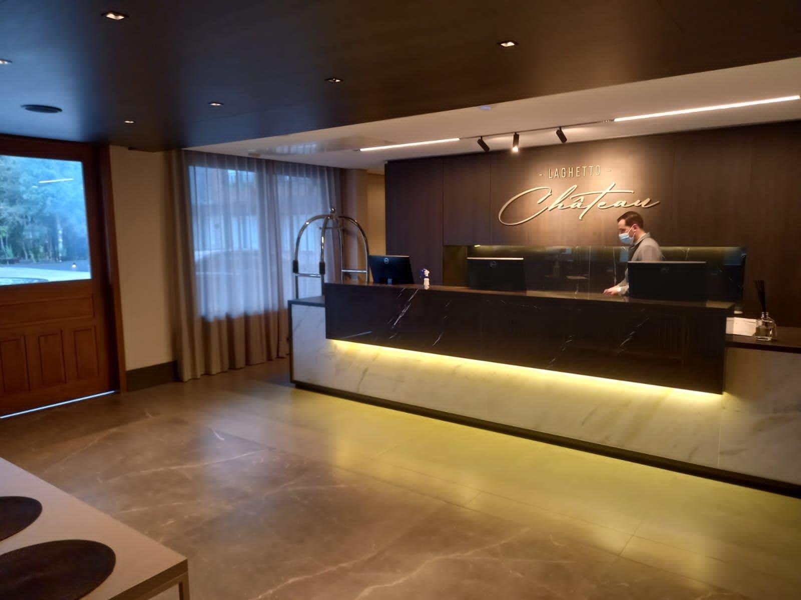 Vista Lobby MRG Chateau du Golden 2 km Igreja São Pedro