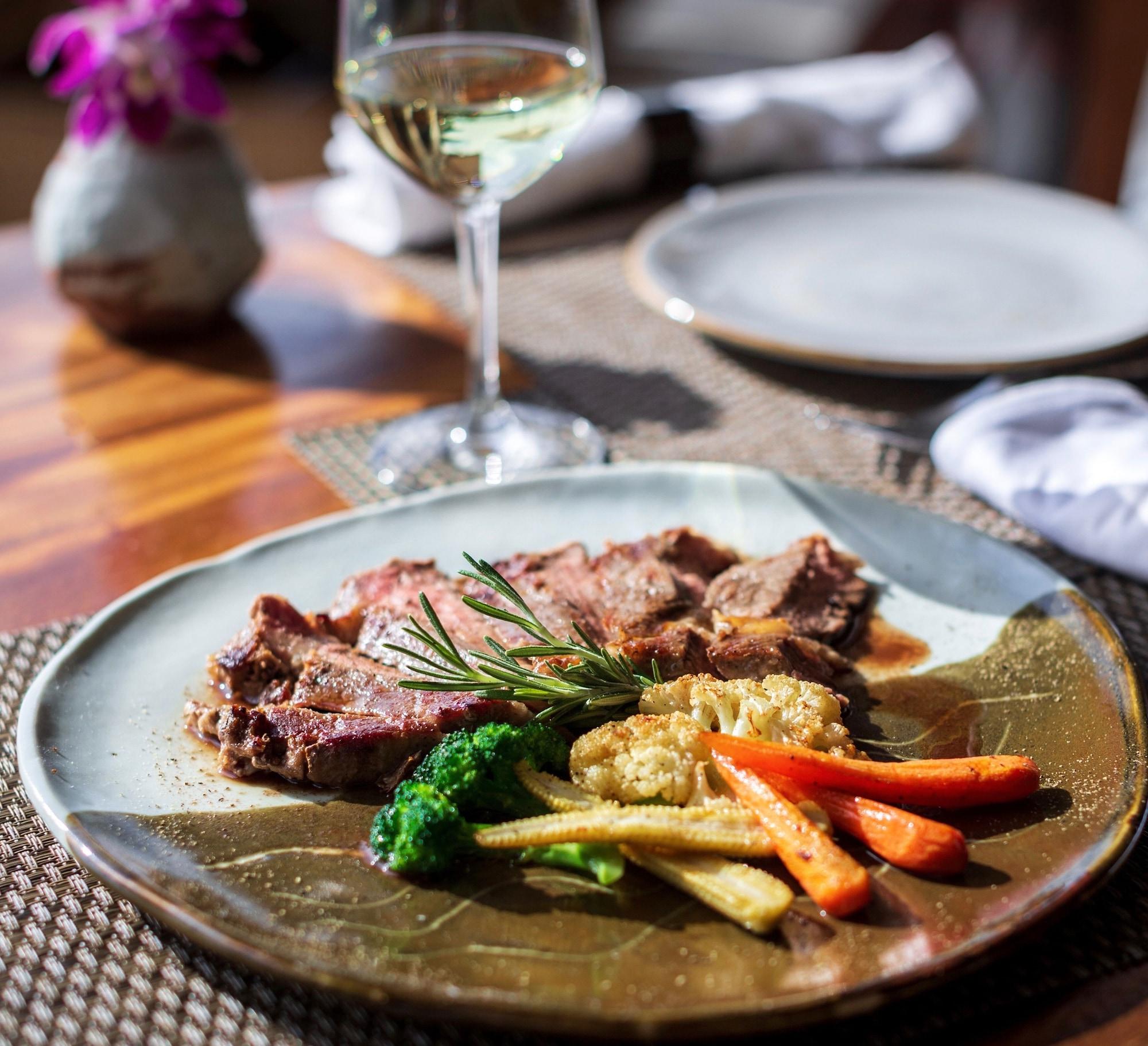 Restaurant Beyond The Blue Horizon Villa Resort