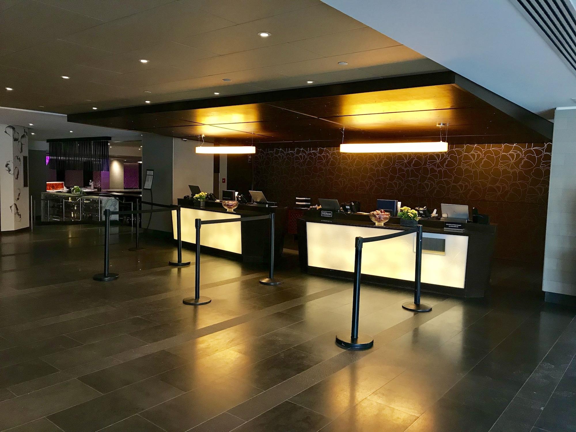 Vista Lobby DoubleTree by Hilton Montreal