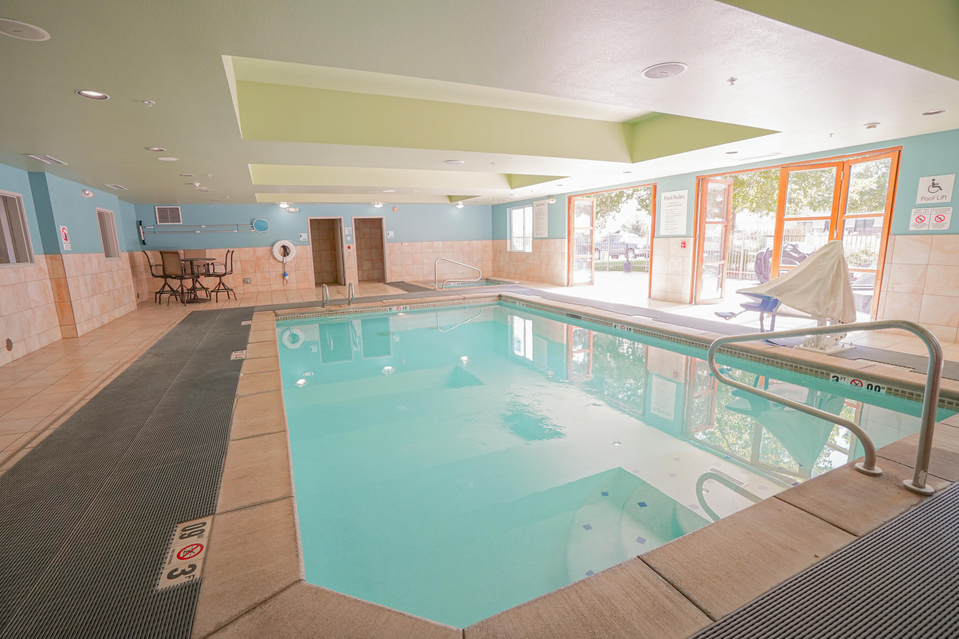Vista Piscina Holiday Inn Express & Suites Ontario by IHG
