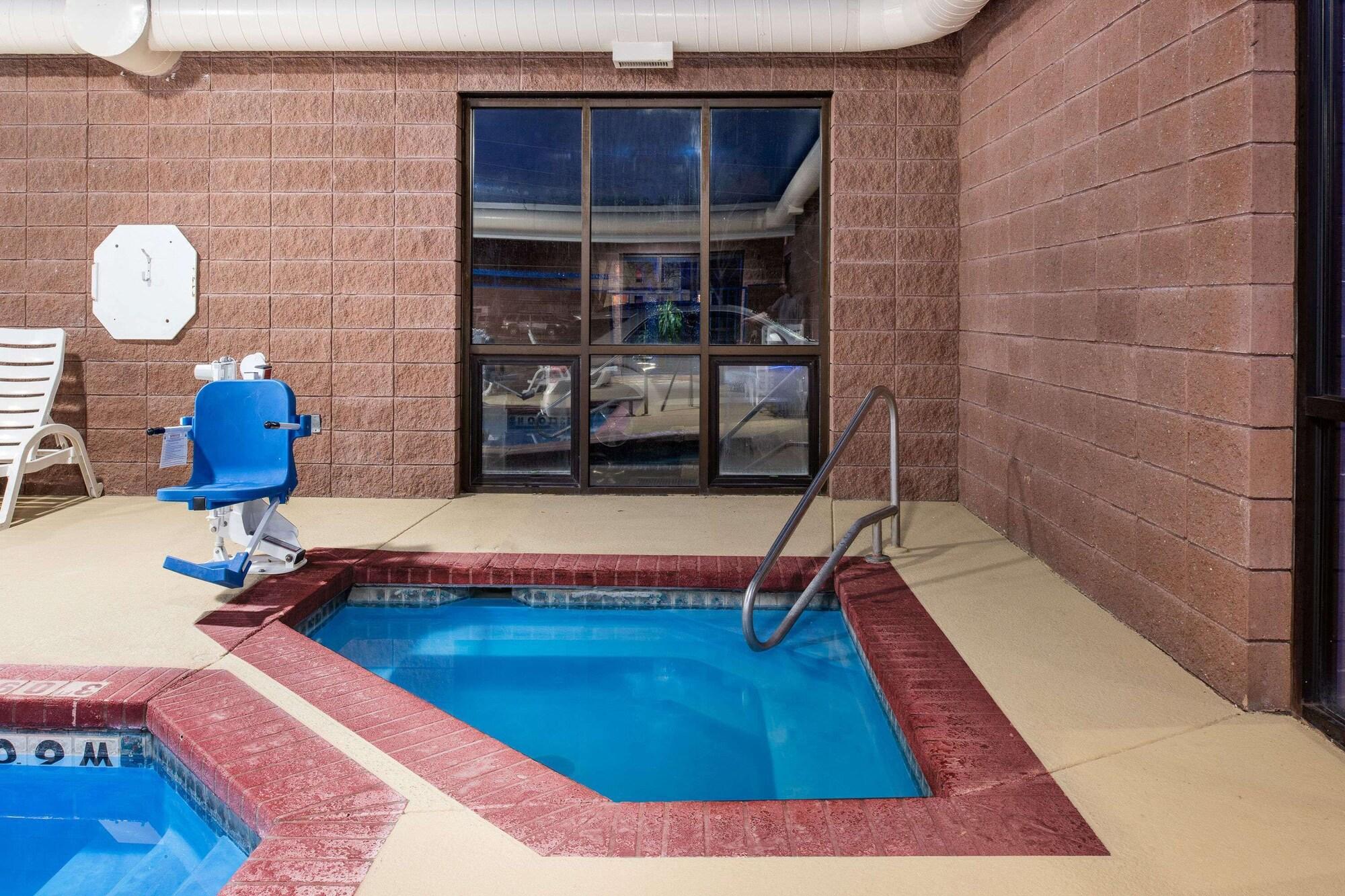 Spa Days Inn by Wyndham Carthage