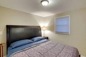 Alquiler Vacacional - Super close to Lambeau!  4 minute walk to the stadium district! 2 bedroom home.