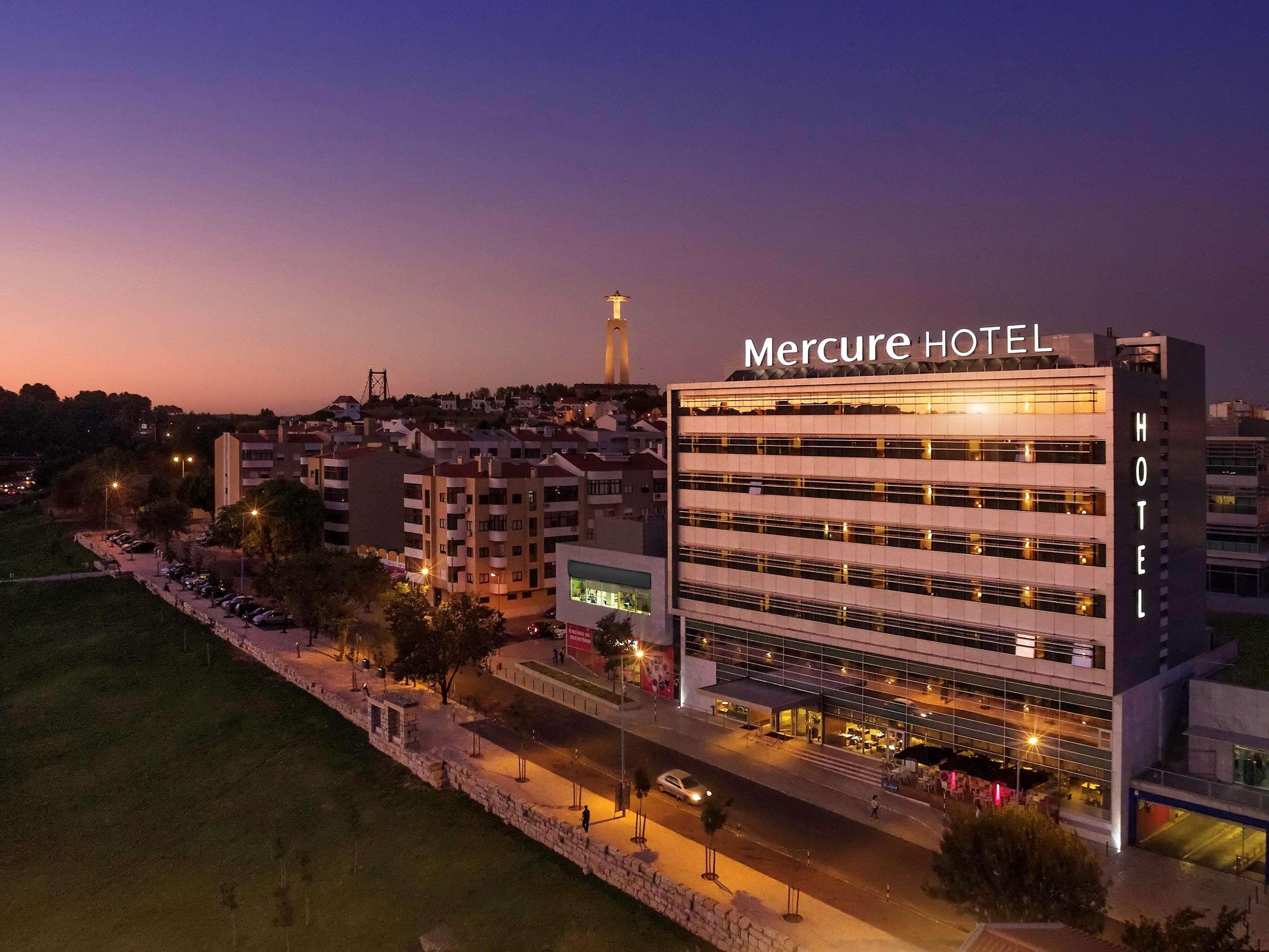 Vista Lobby Mercure Lisboa Almada