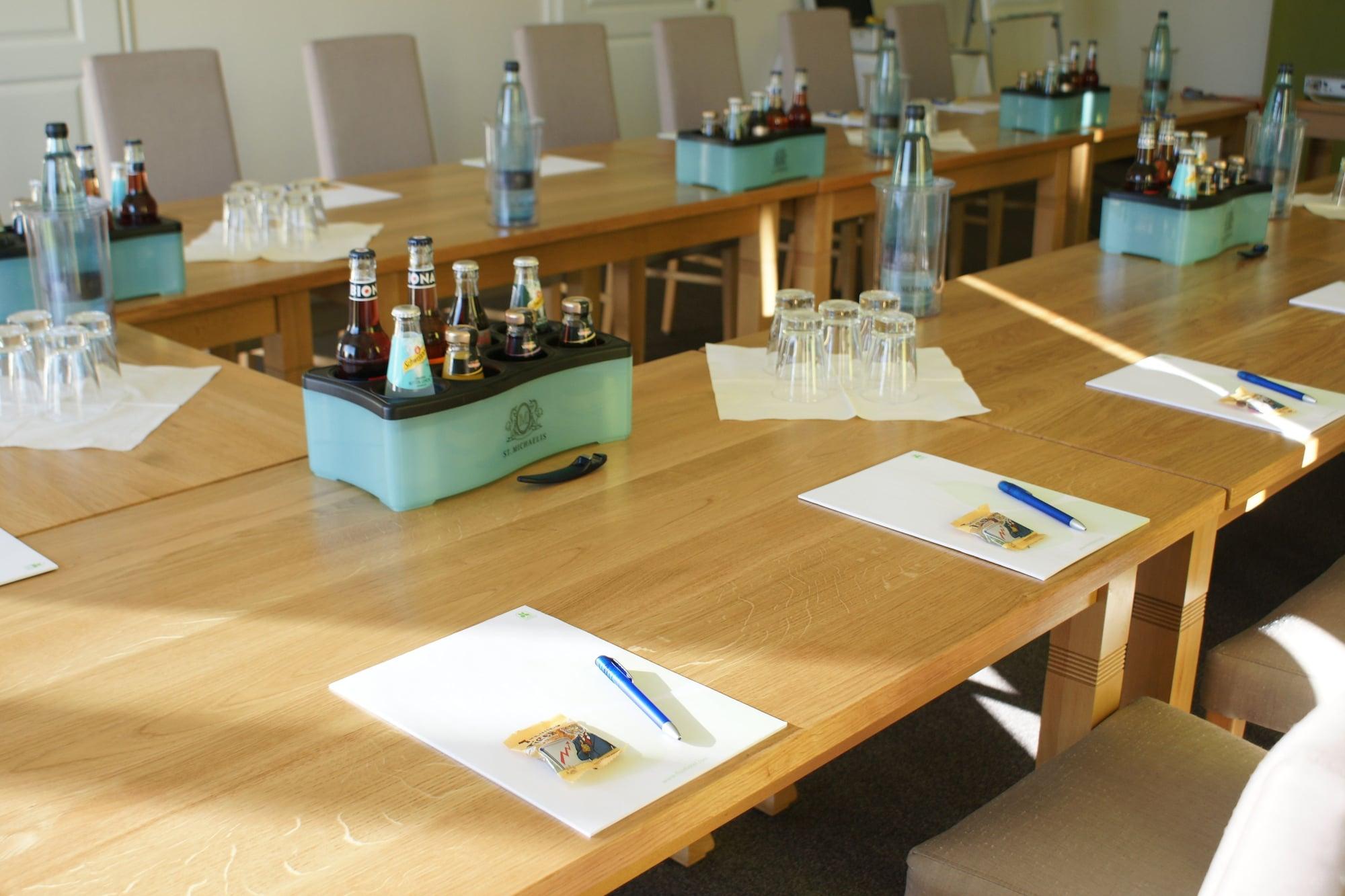 Varios Flair Hotel Neeth