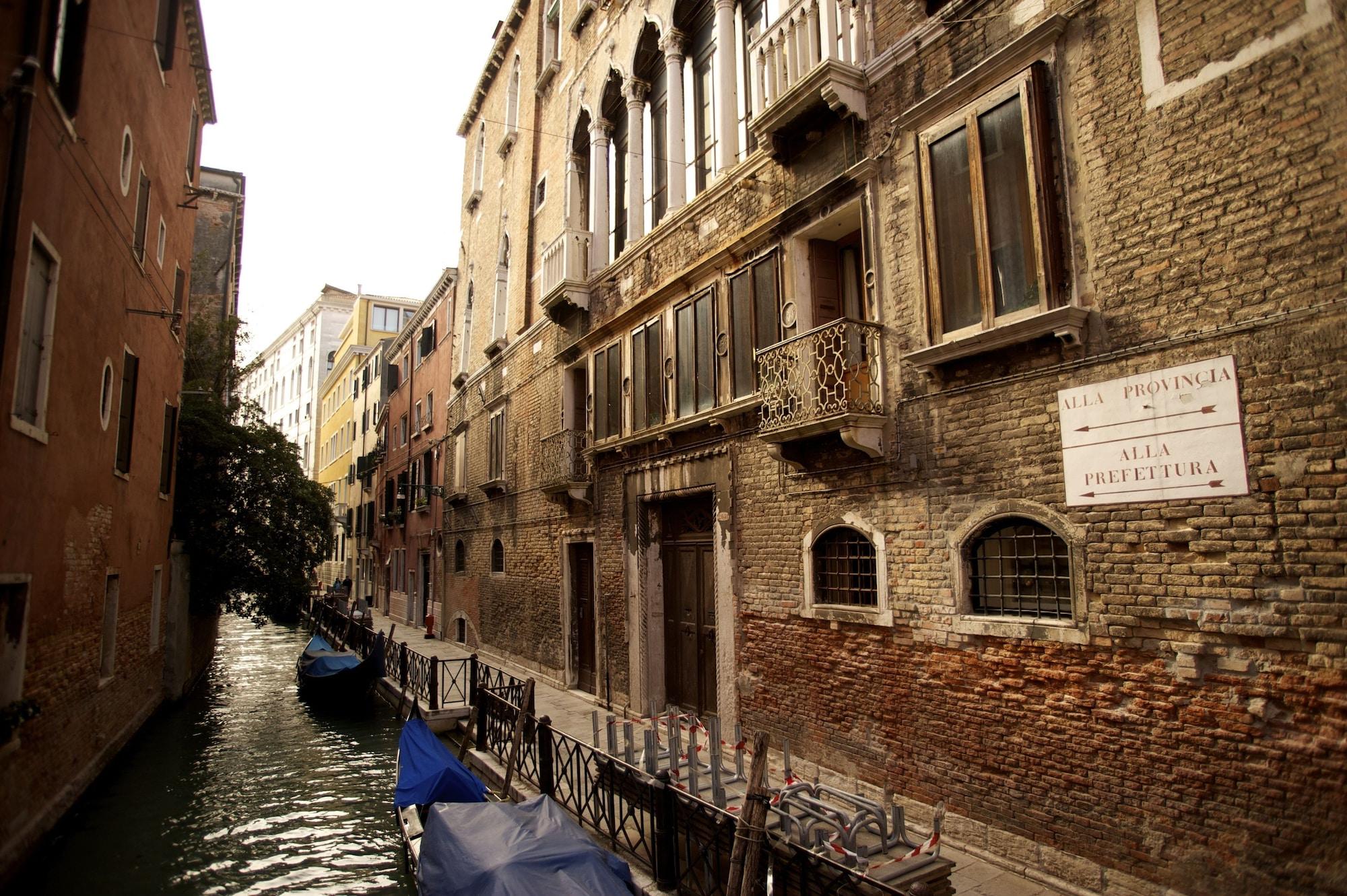 Vista Exterior Zaguri Bed and Breakfast