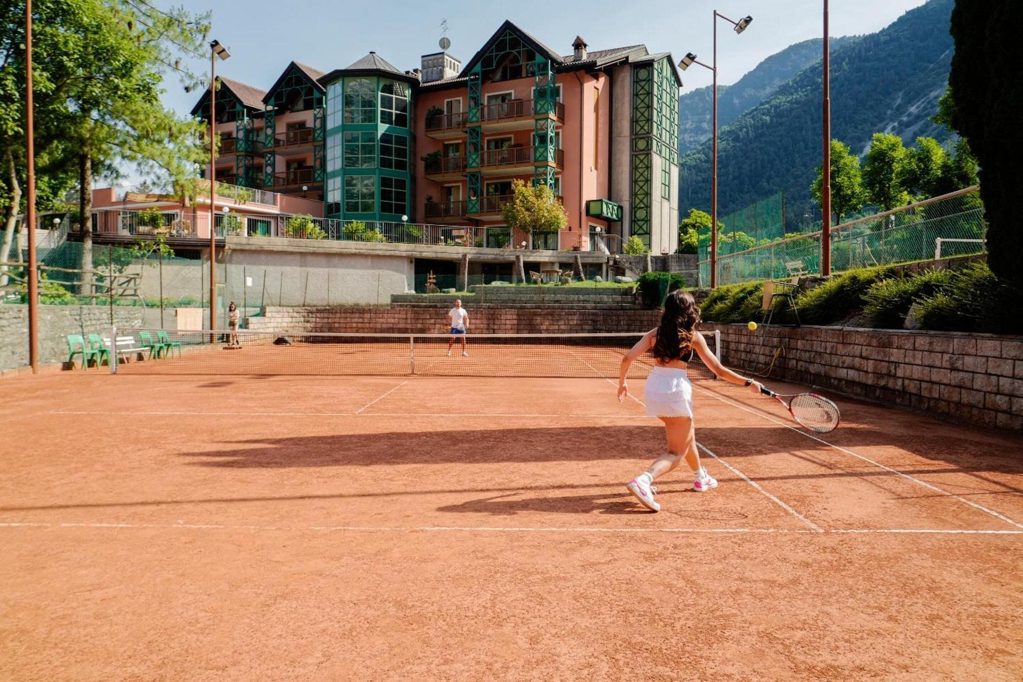 Instalaciones Recreativas Club Hotel Lago di Tenno