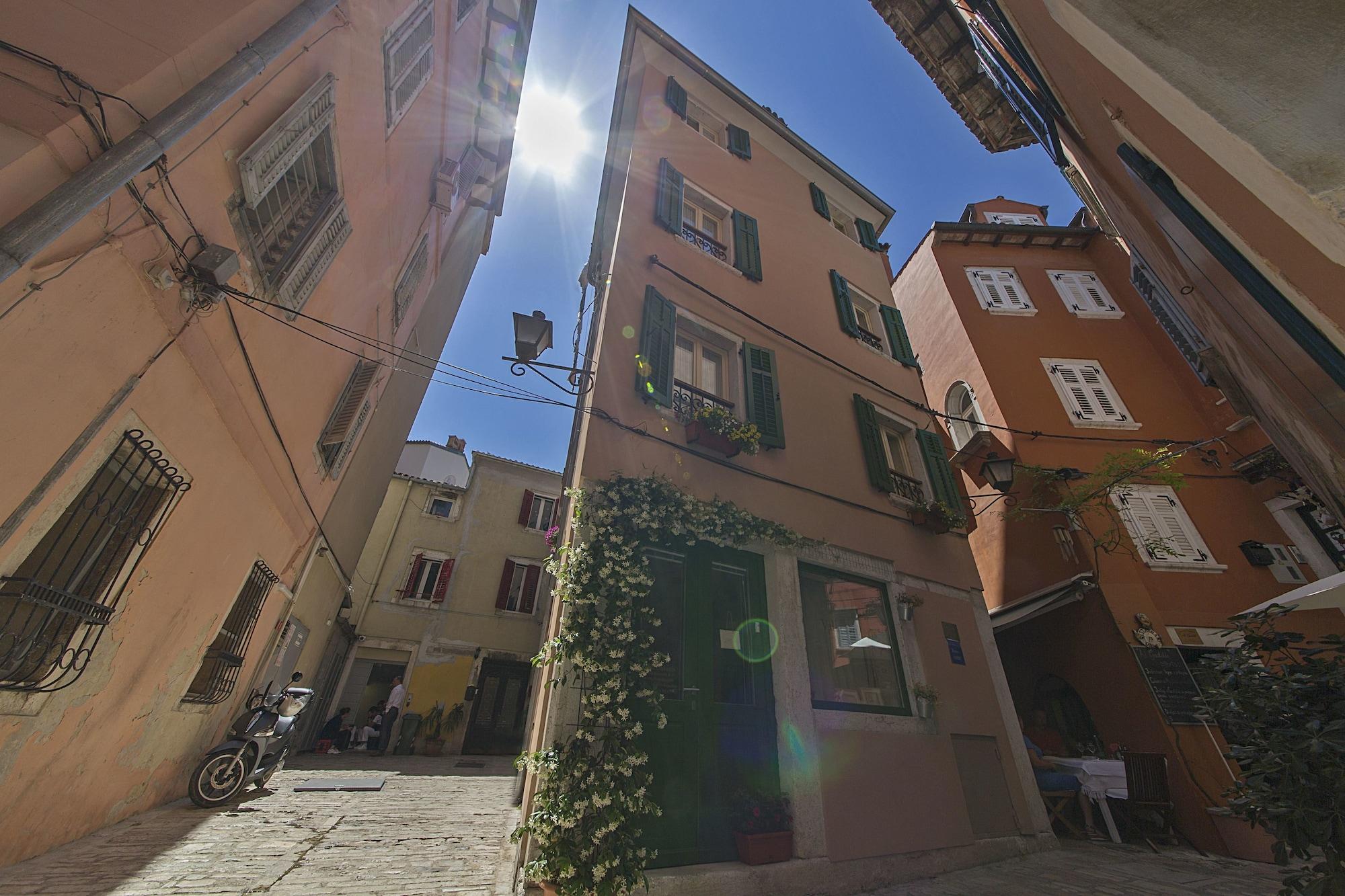 Vista Exterior Rooms Duketis