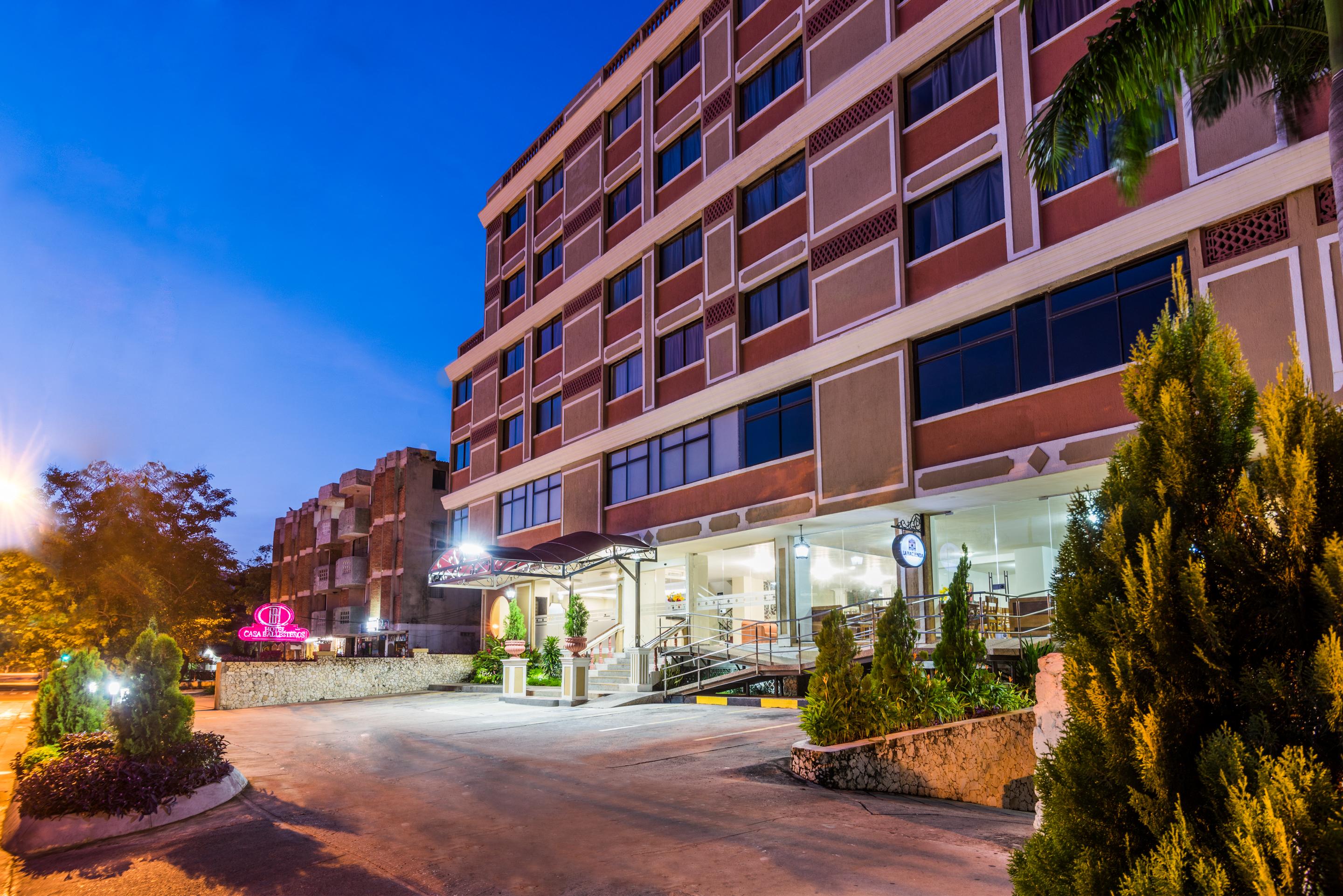 Vista Exterior Hotel Casa Ballesteros 1318