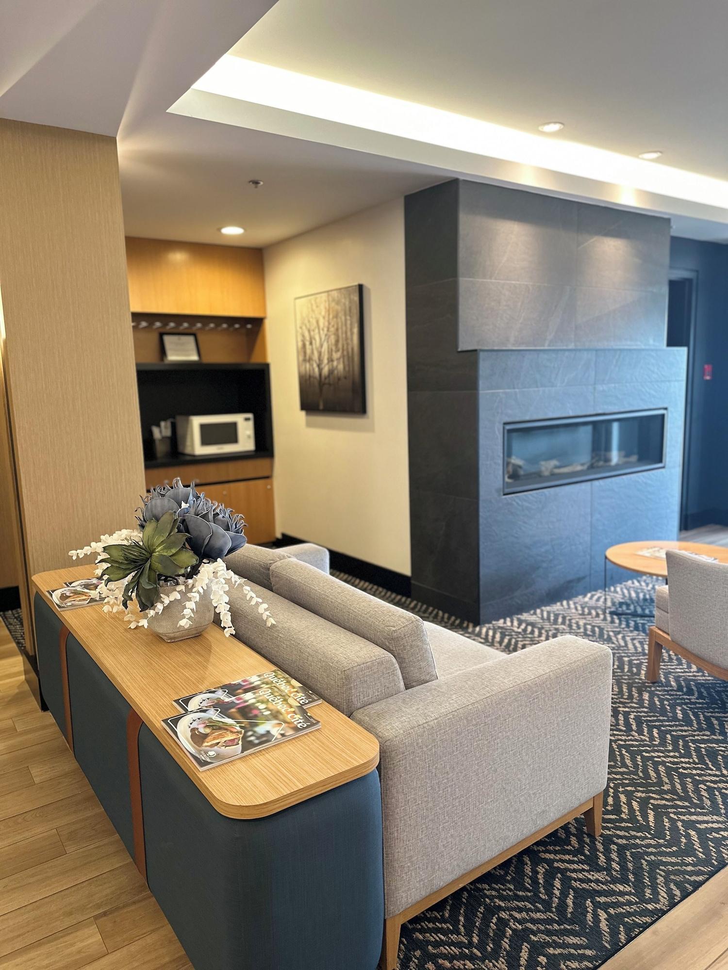 Vista Lobby DoubleTree by Hilton Quebec Resort