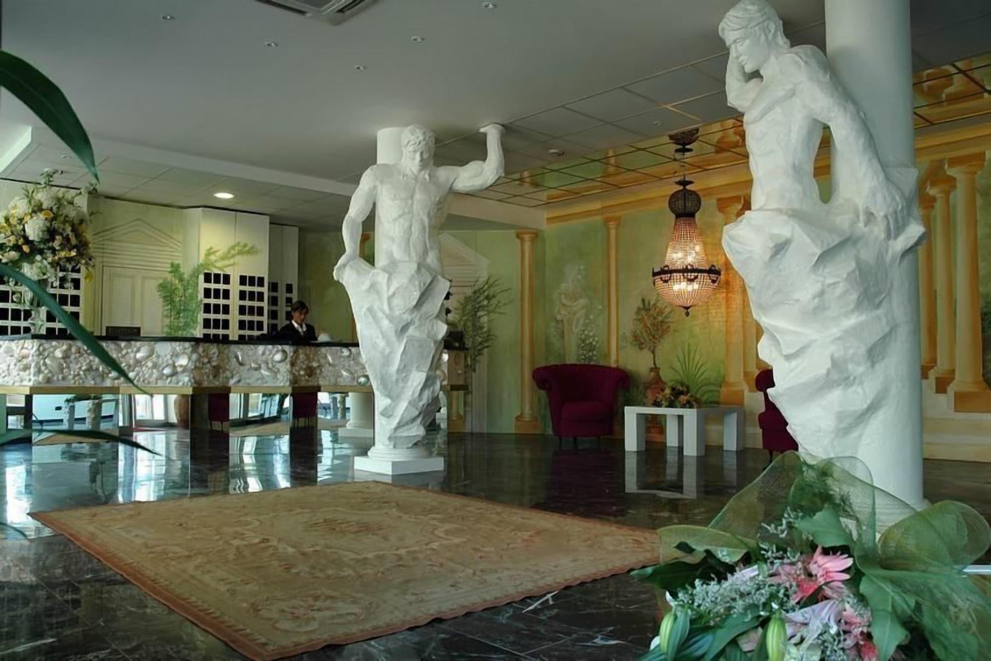 Vista Lobby Domizia Palace Hotel