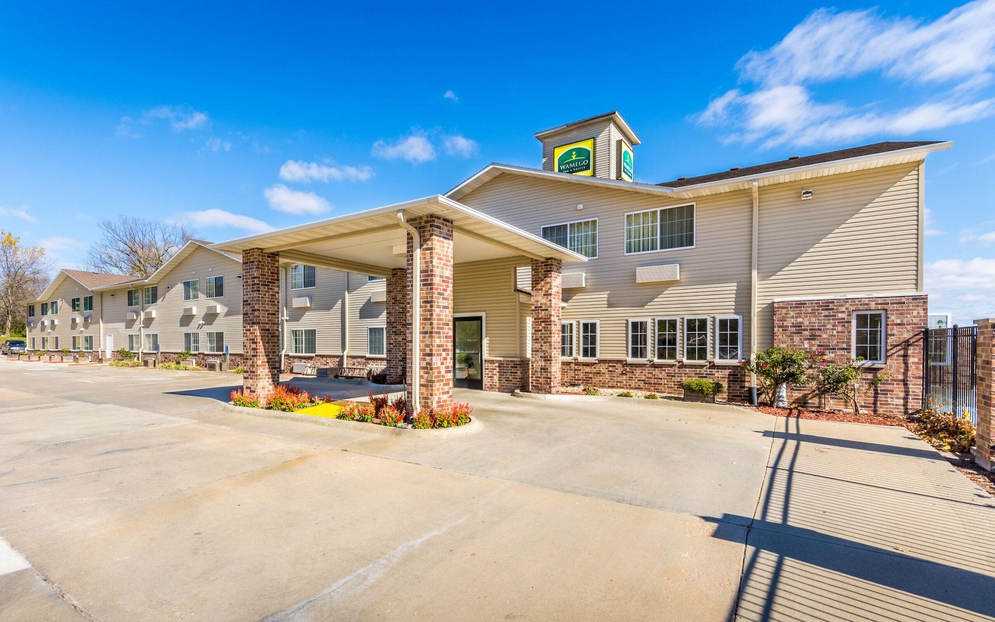 Vista Exterior Wamego Inn and Suites