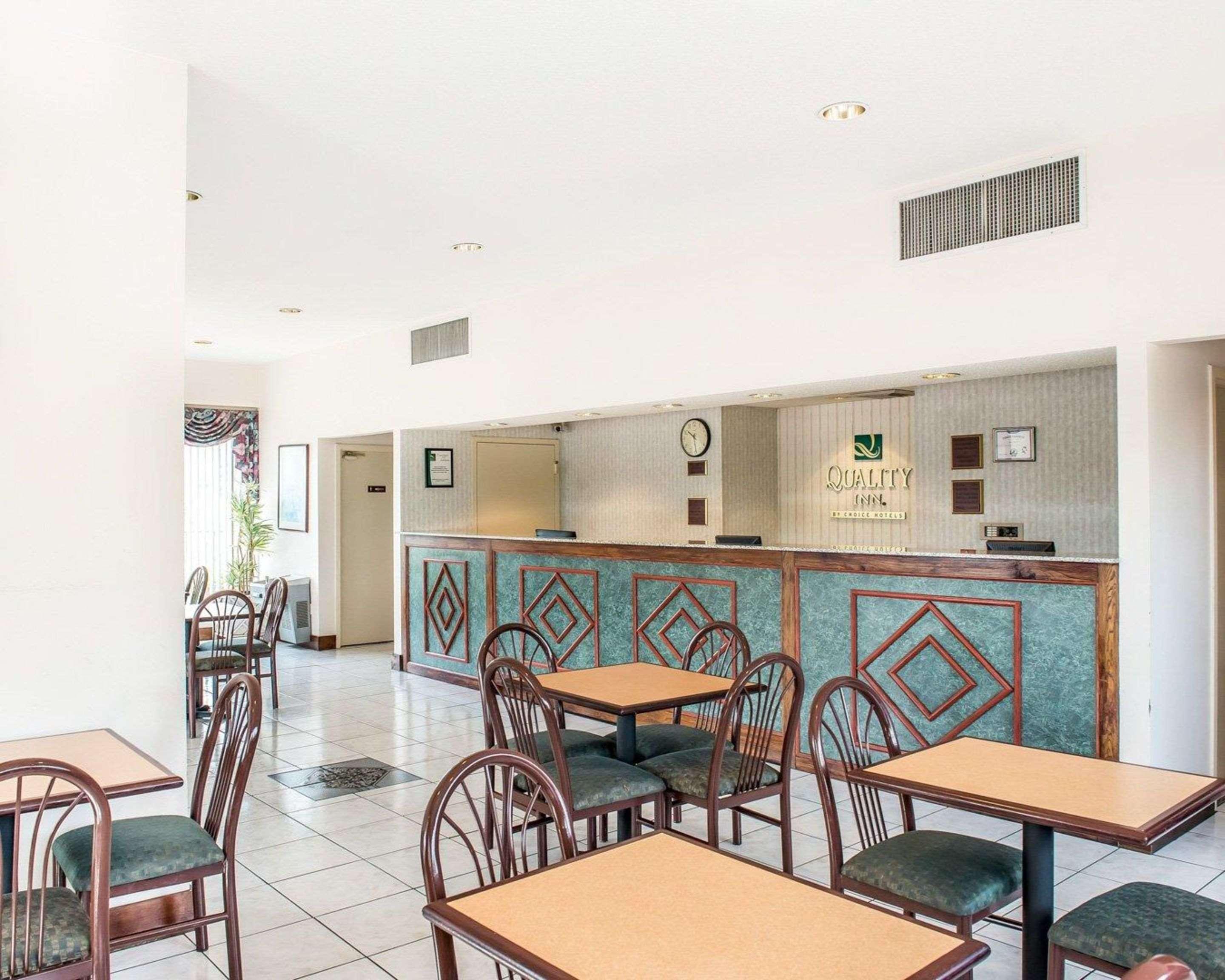 Vista Lobby Quality Inn Marianna