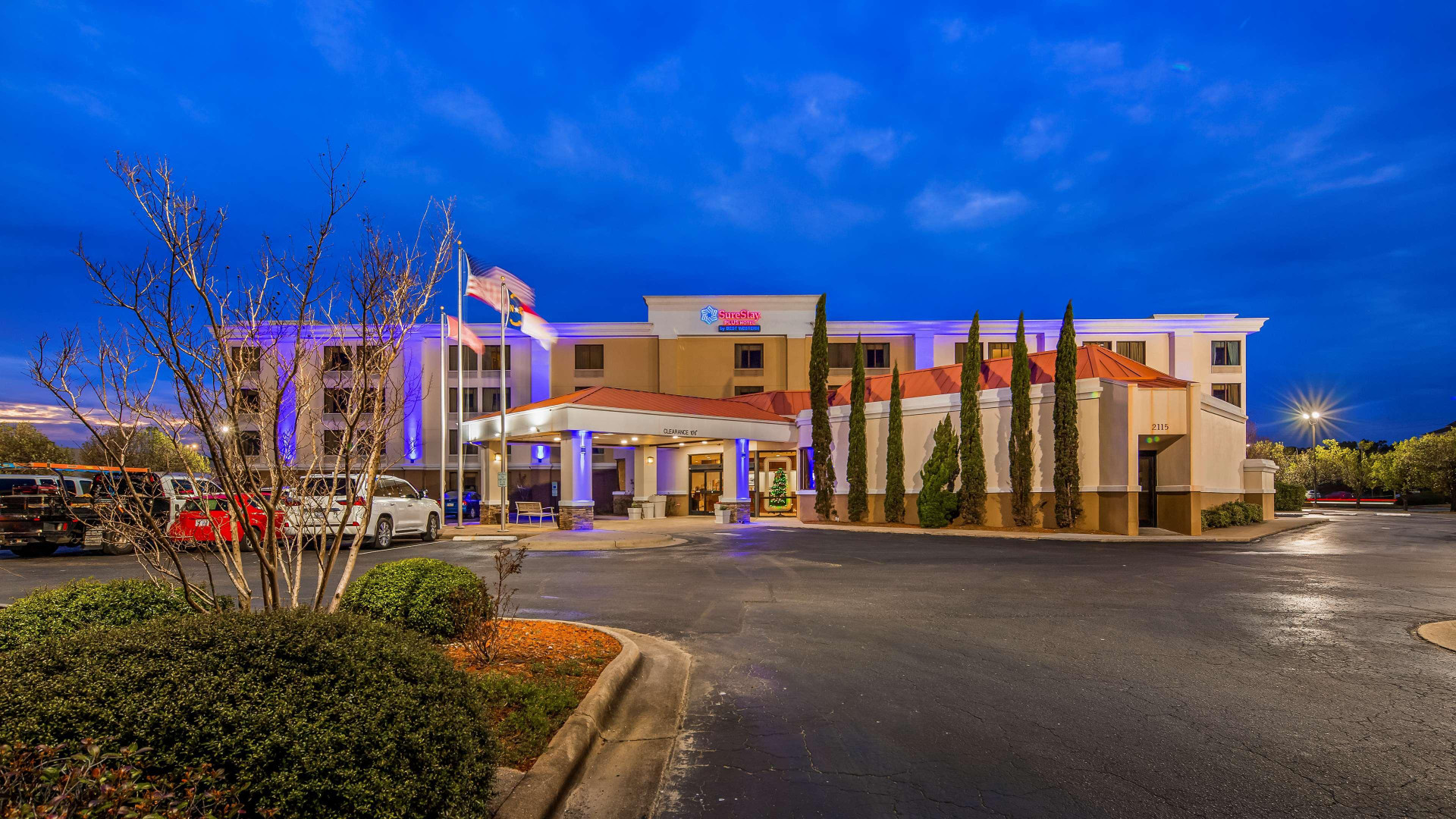 Vista Exterior Clarion Pointe Jacksonville near Camp Lejeune