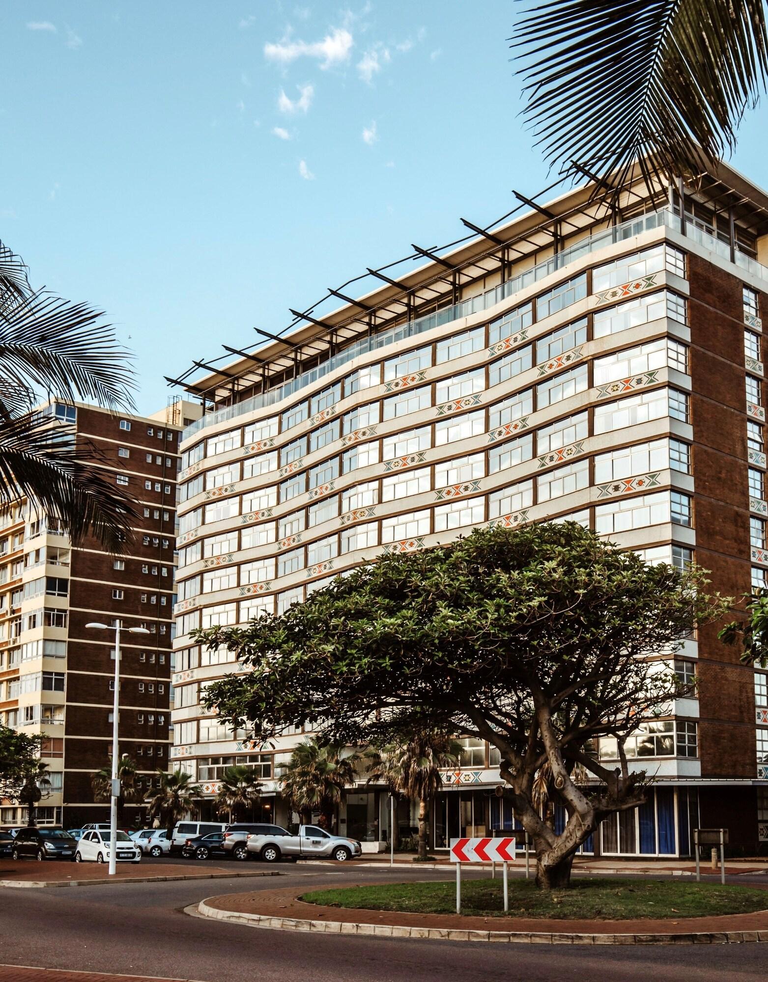 Vista Exterior Belaire Suites