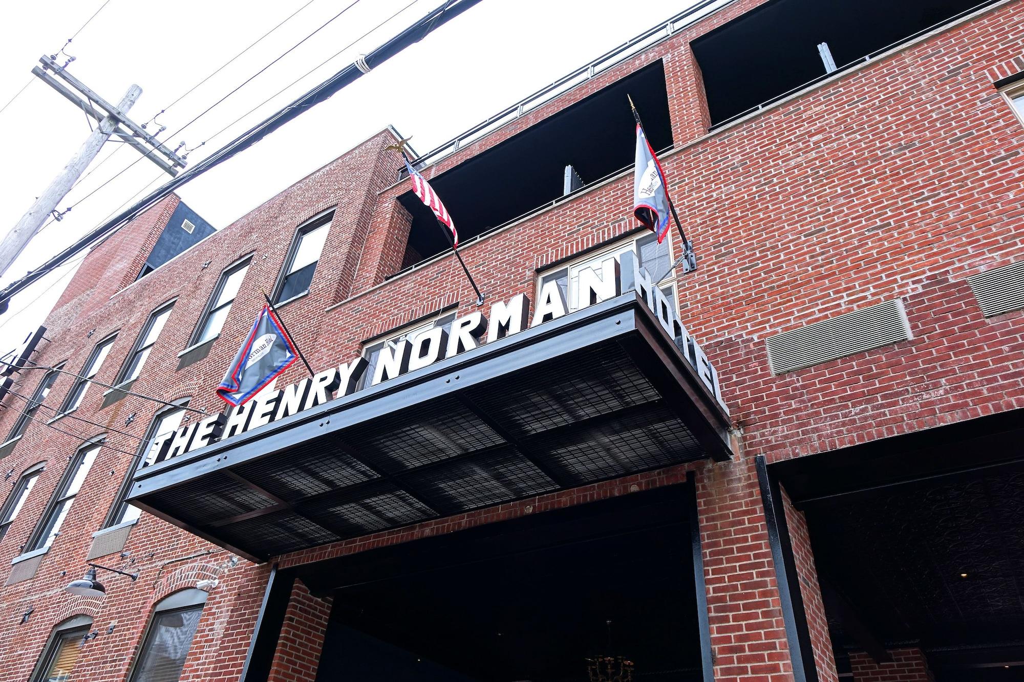 Vista Exterior Henry Norman Hotel